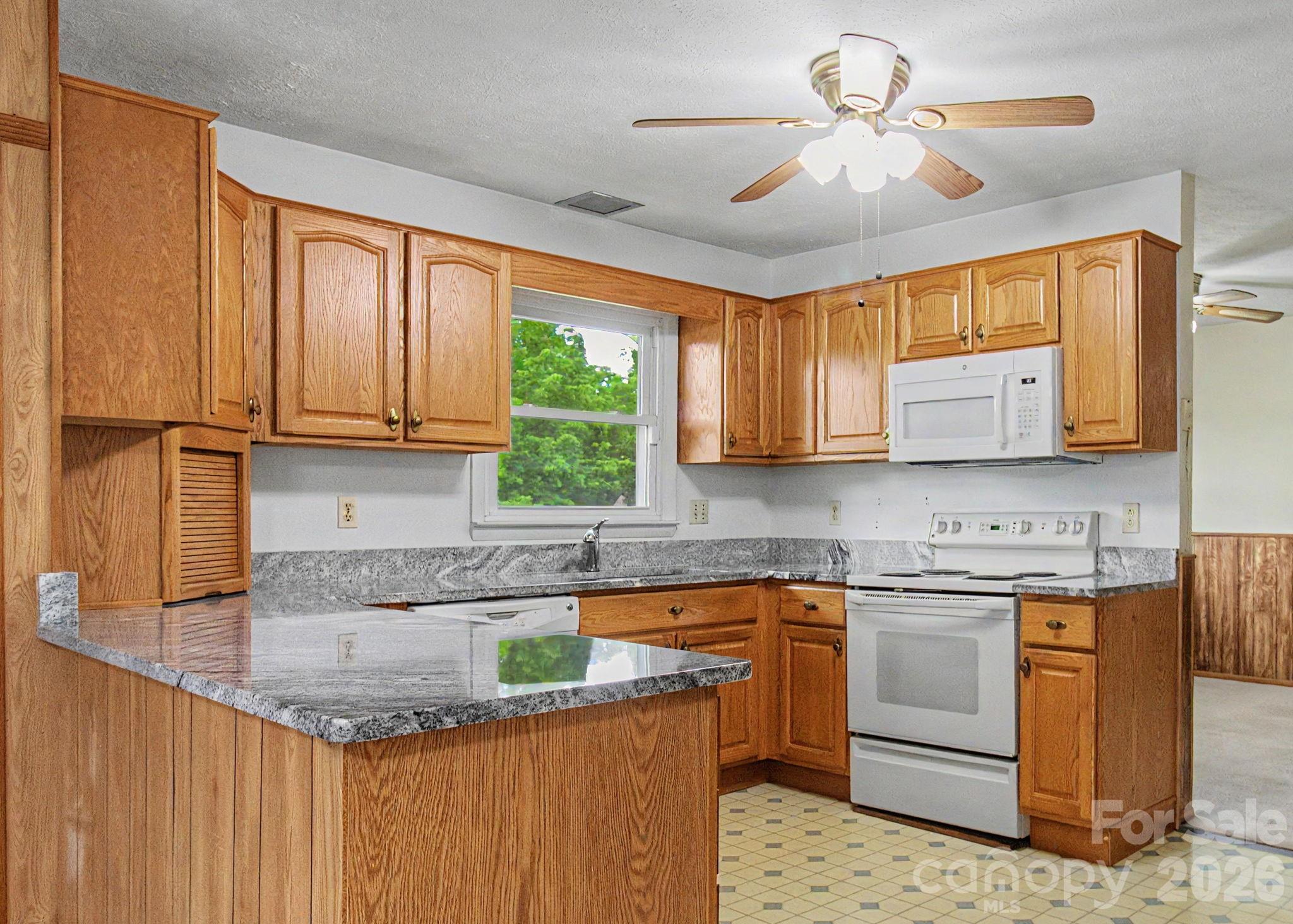 12 Webster Street — Weaverville
