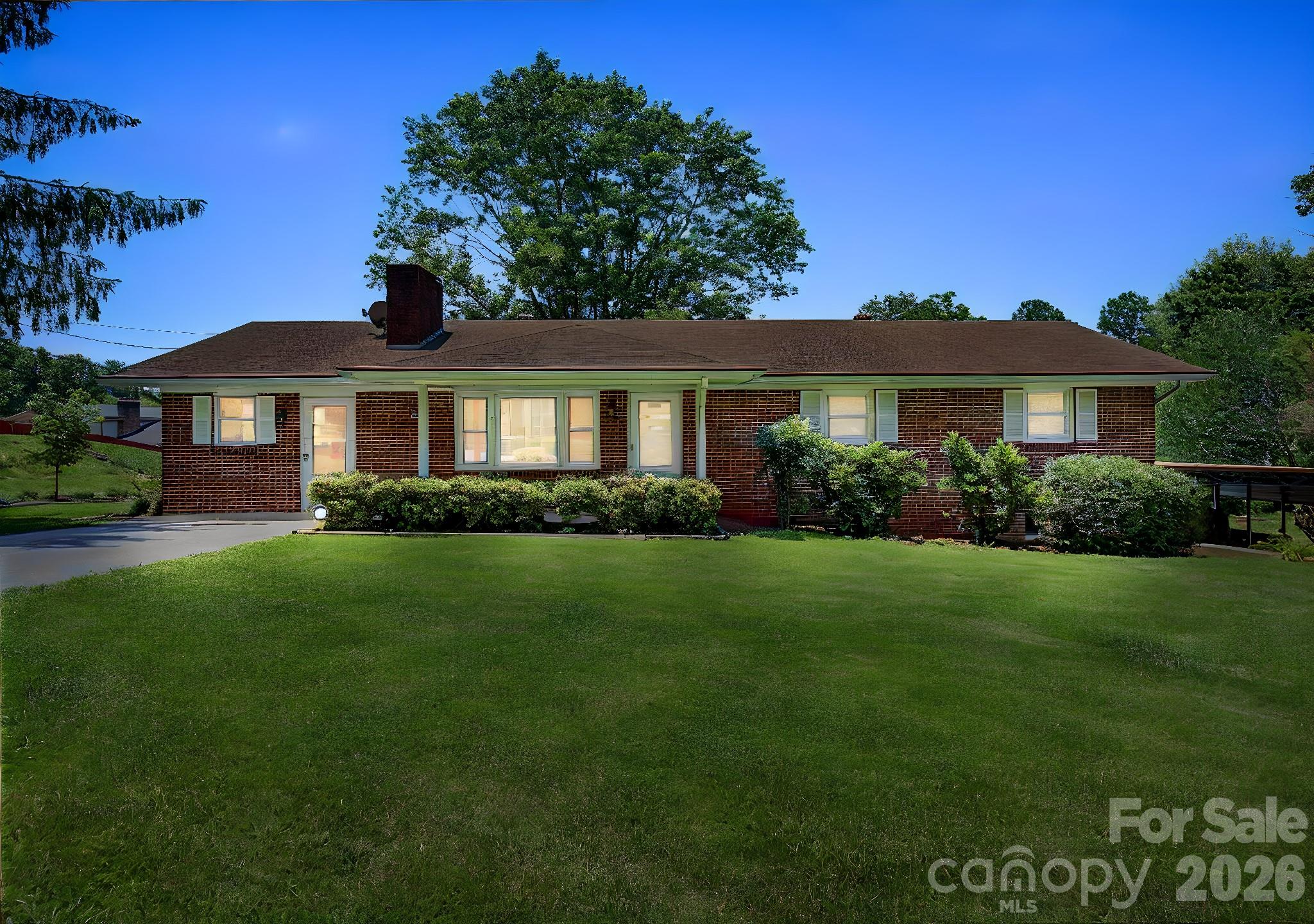 12 Webster Street — Weaverville