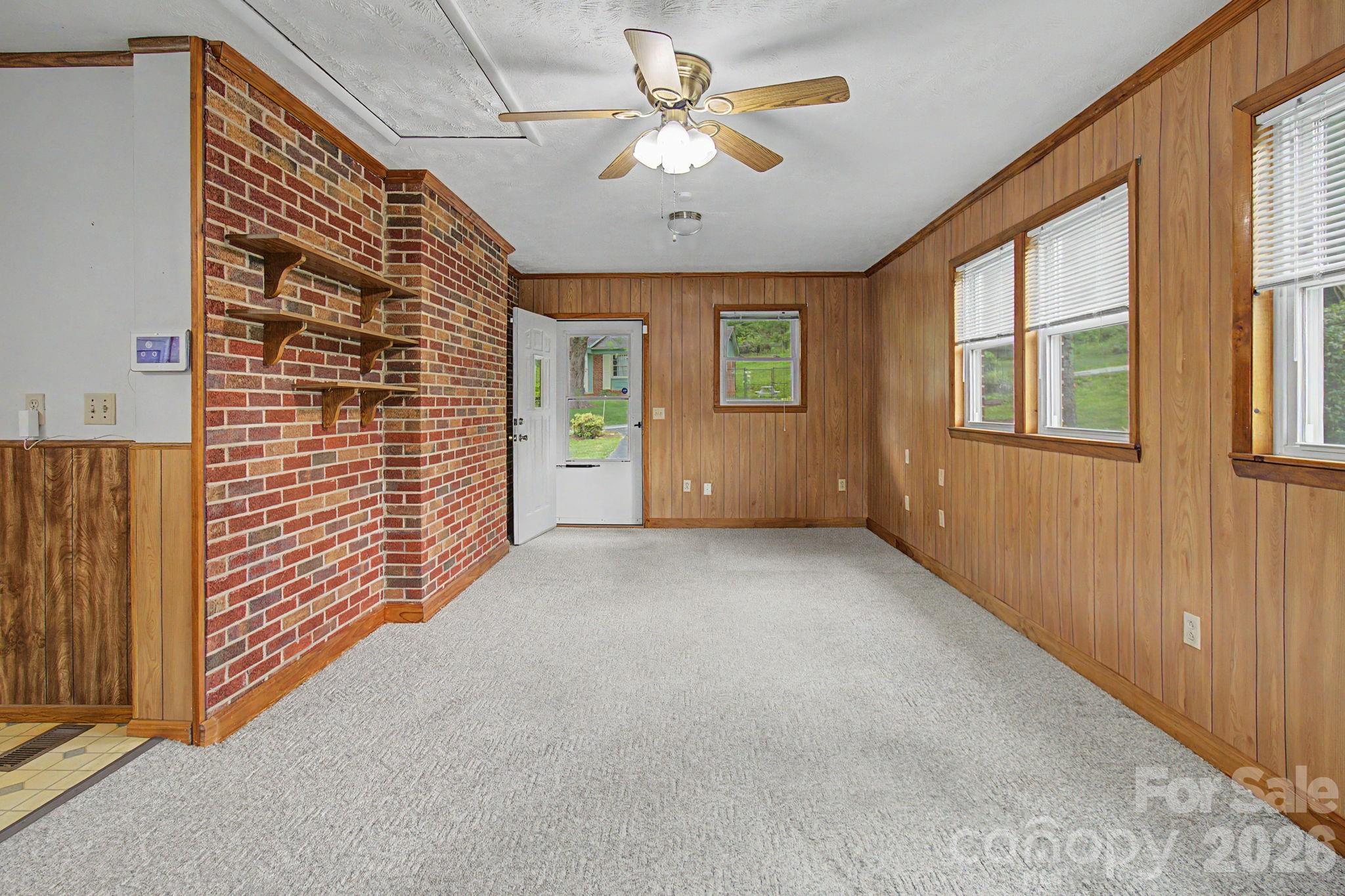 12 Webster Street — Weaverville