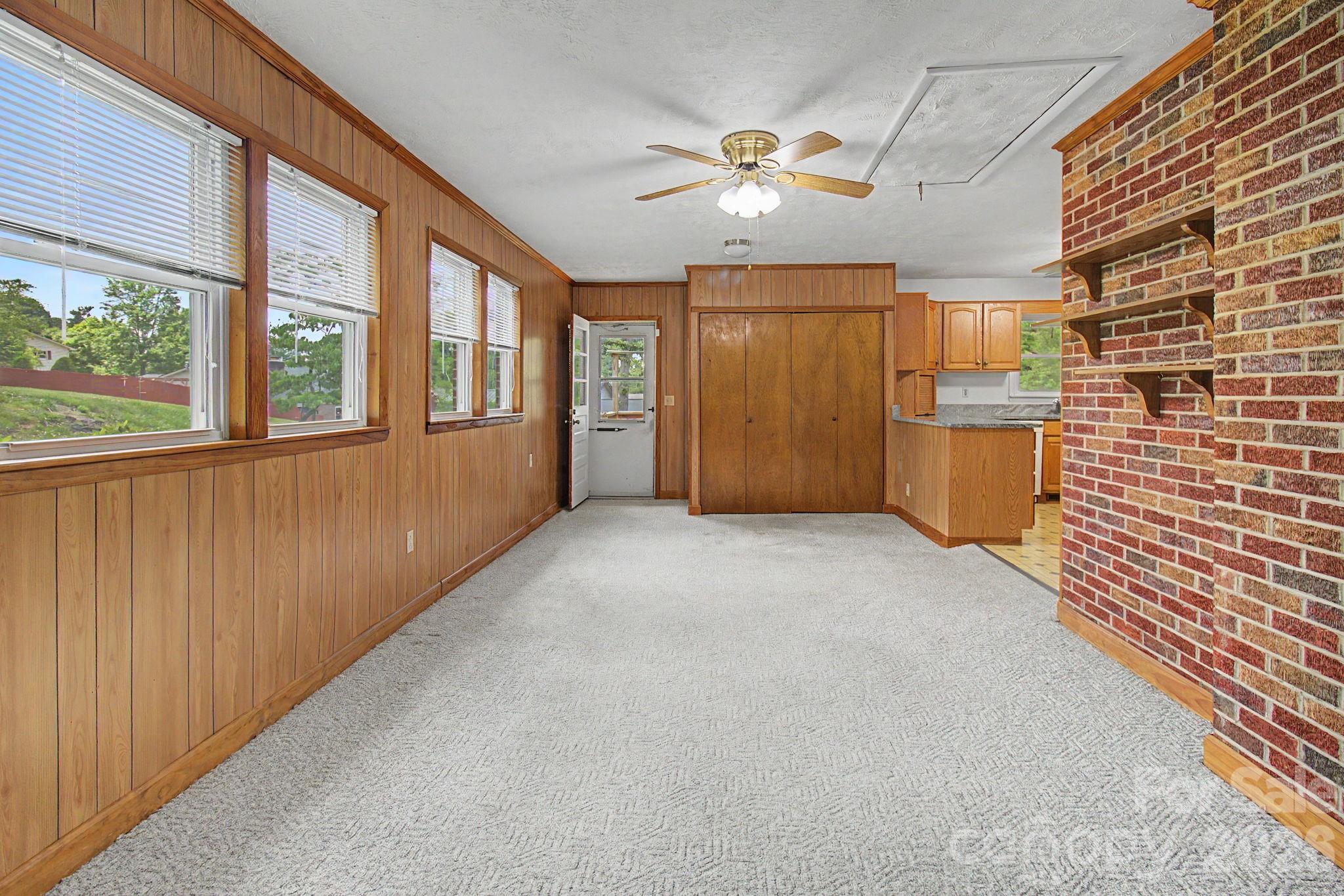 12 Webster Street — Weaverville
