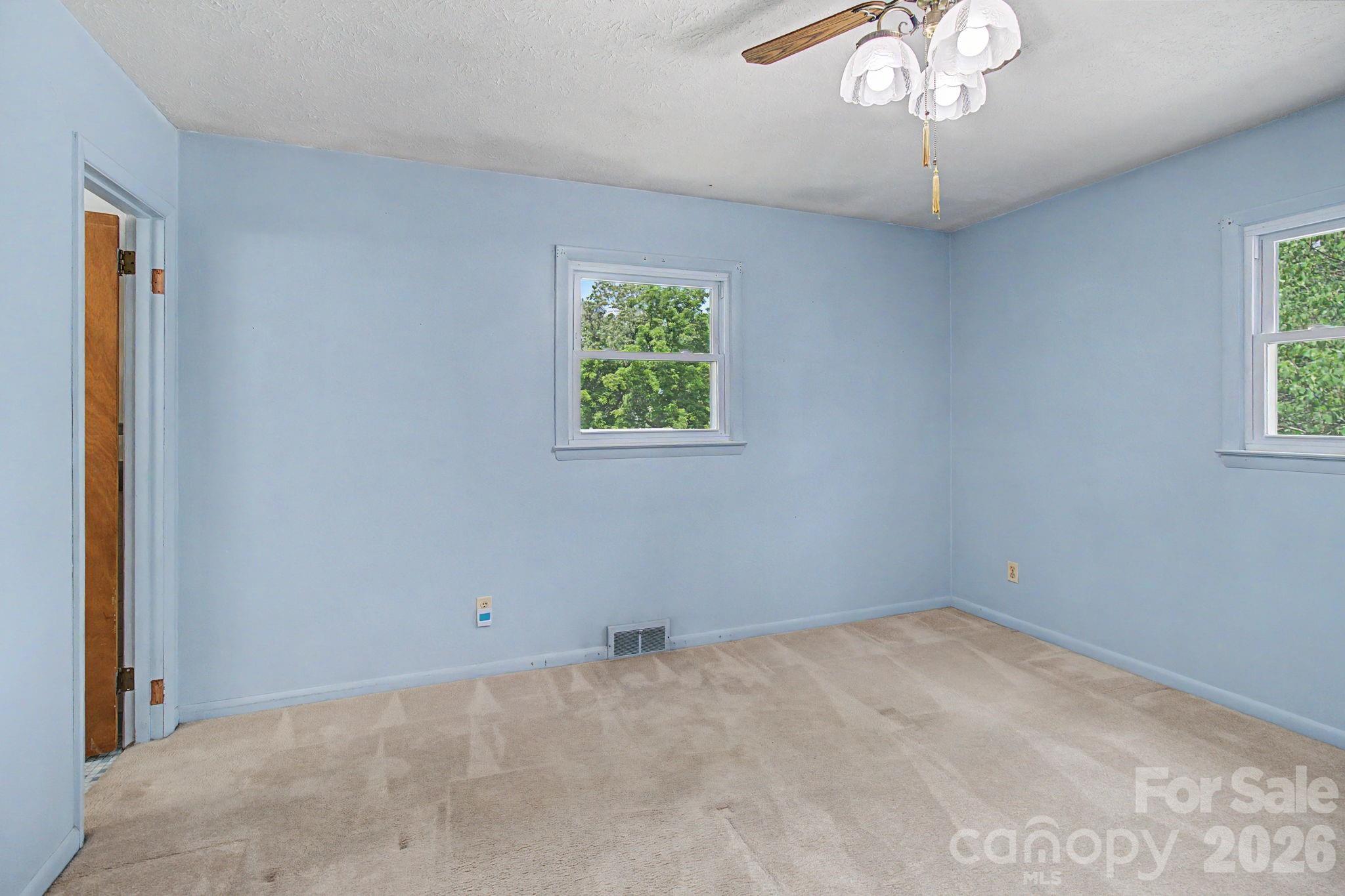 12 Webster Street — Weaverville