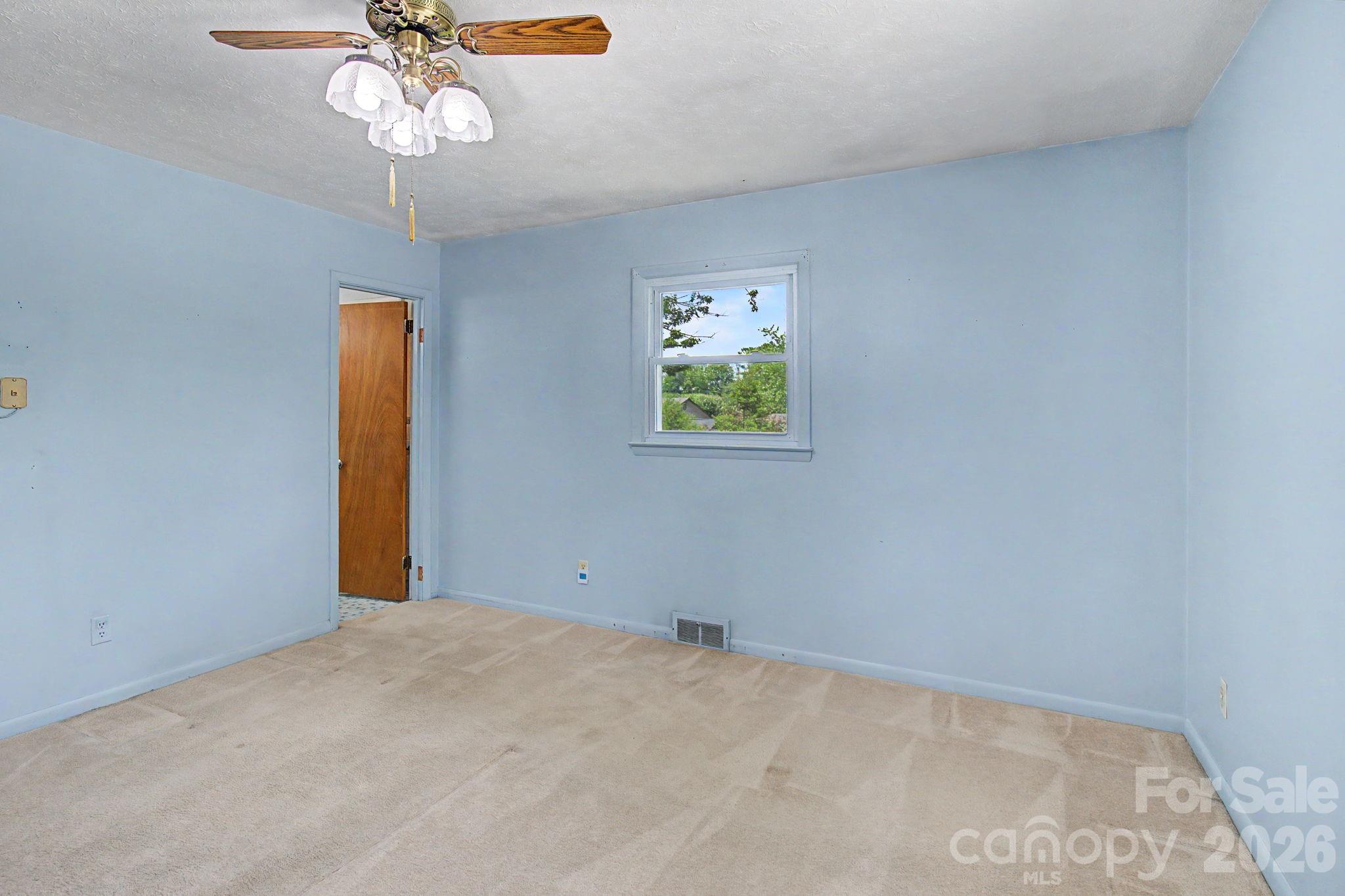 12 Webster Street — Weaverville