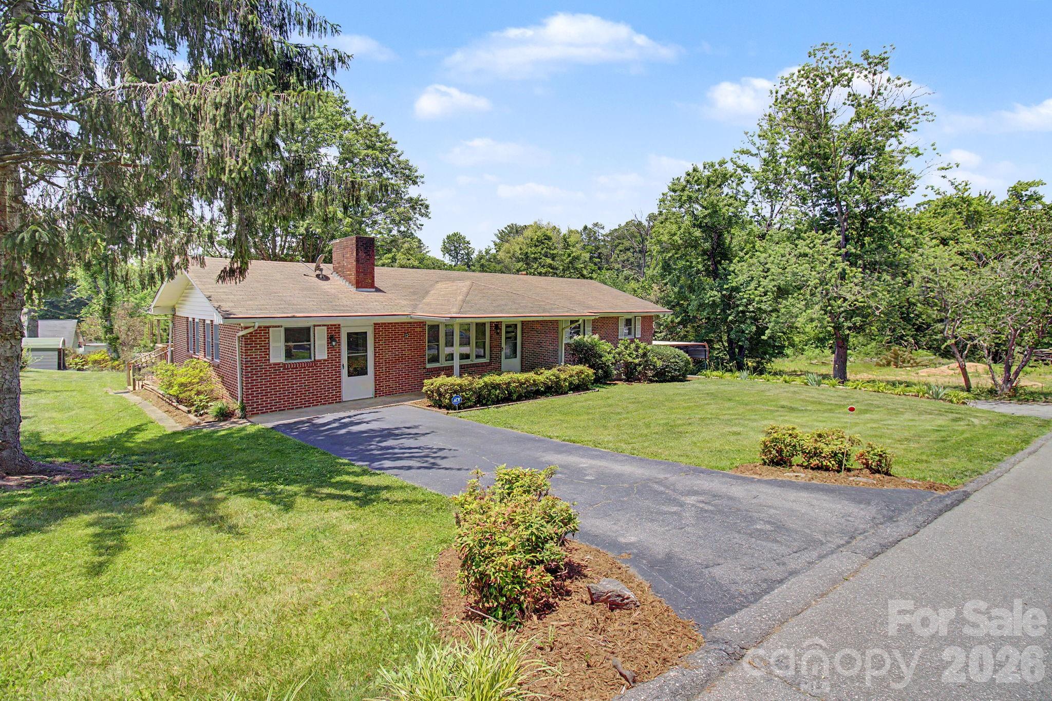 12 Webster Street — Weaverville