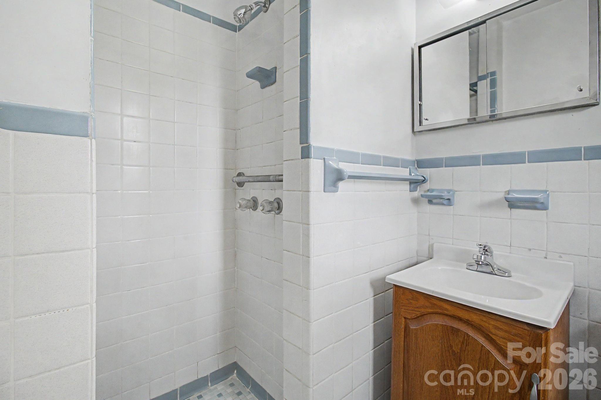 12 Webster Street — Weaverville