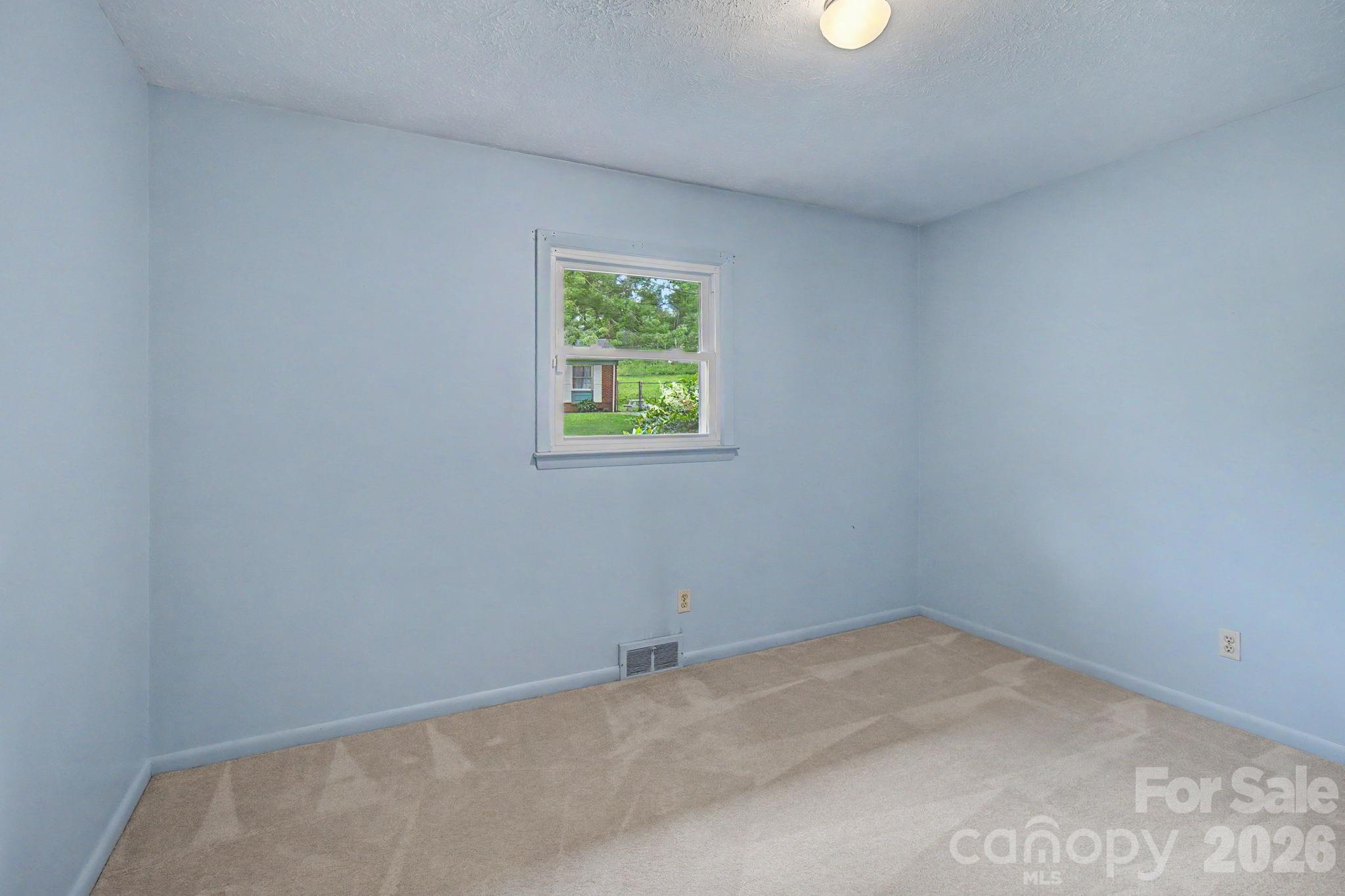 12 Webster Street — Weaverville