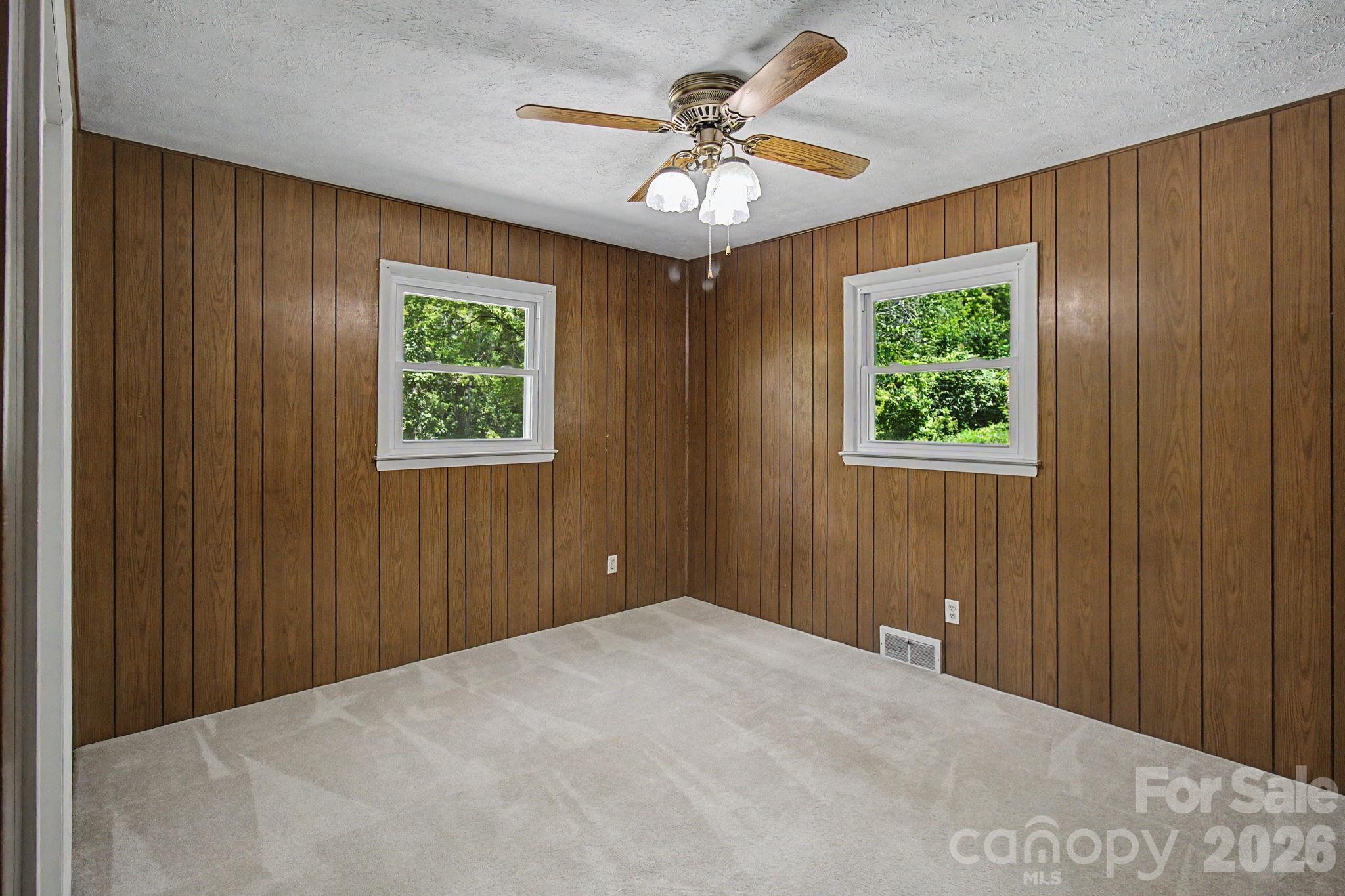 12 Webster Street — Weaverville