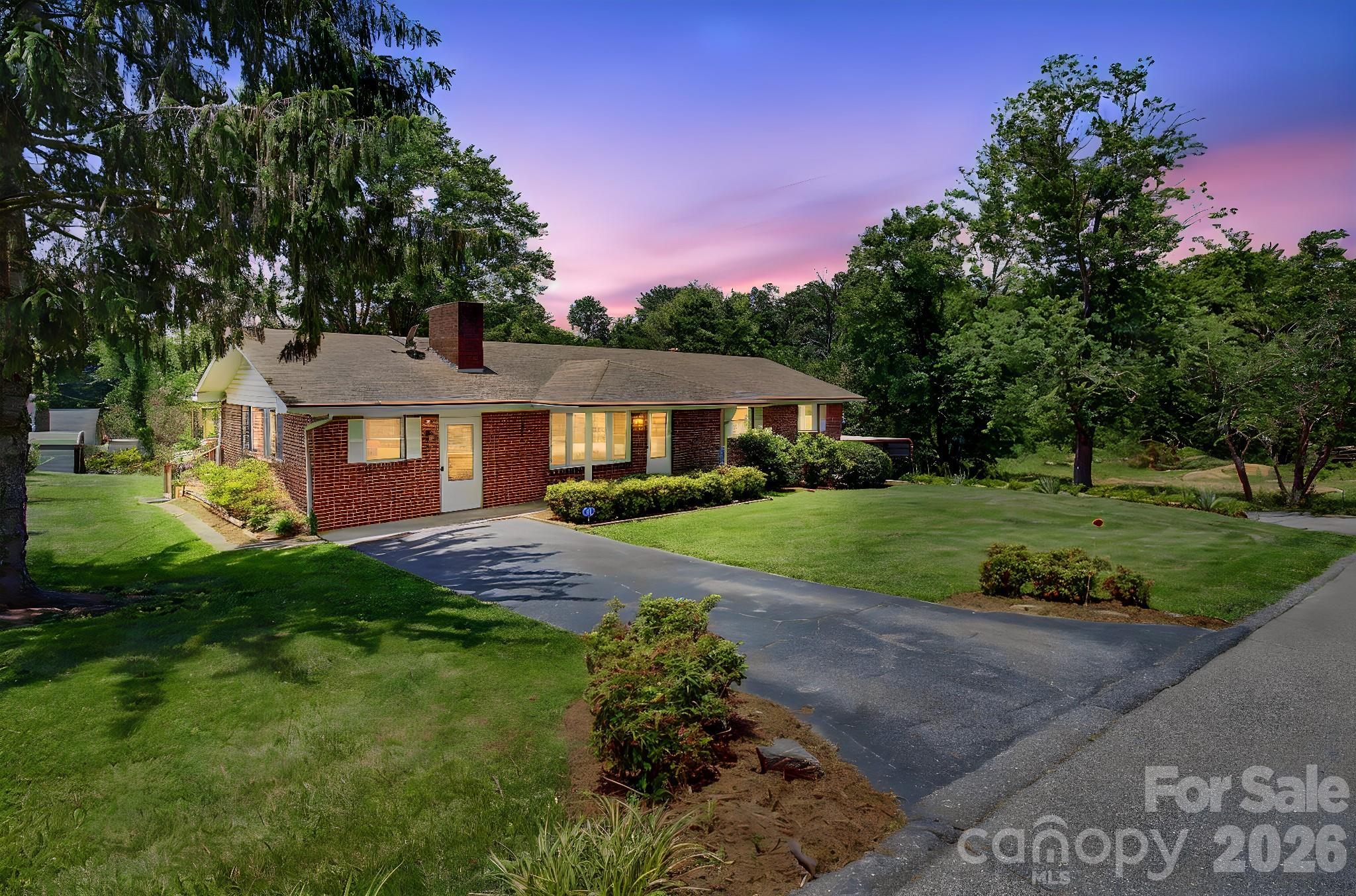 12 Webster Street — Weaverville
