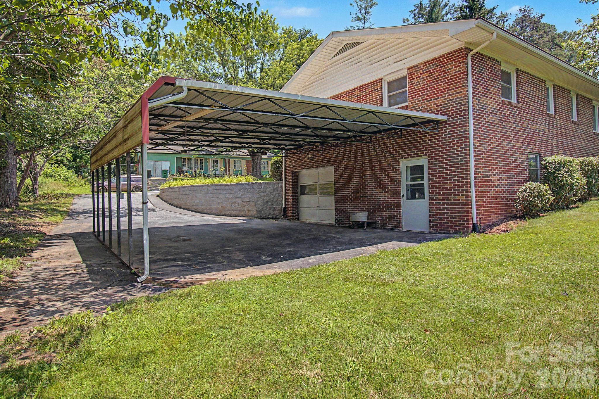 12 Webster Street — Weaverville