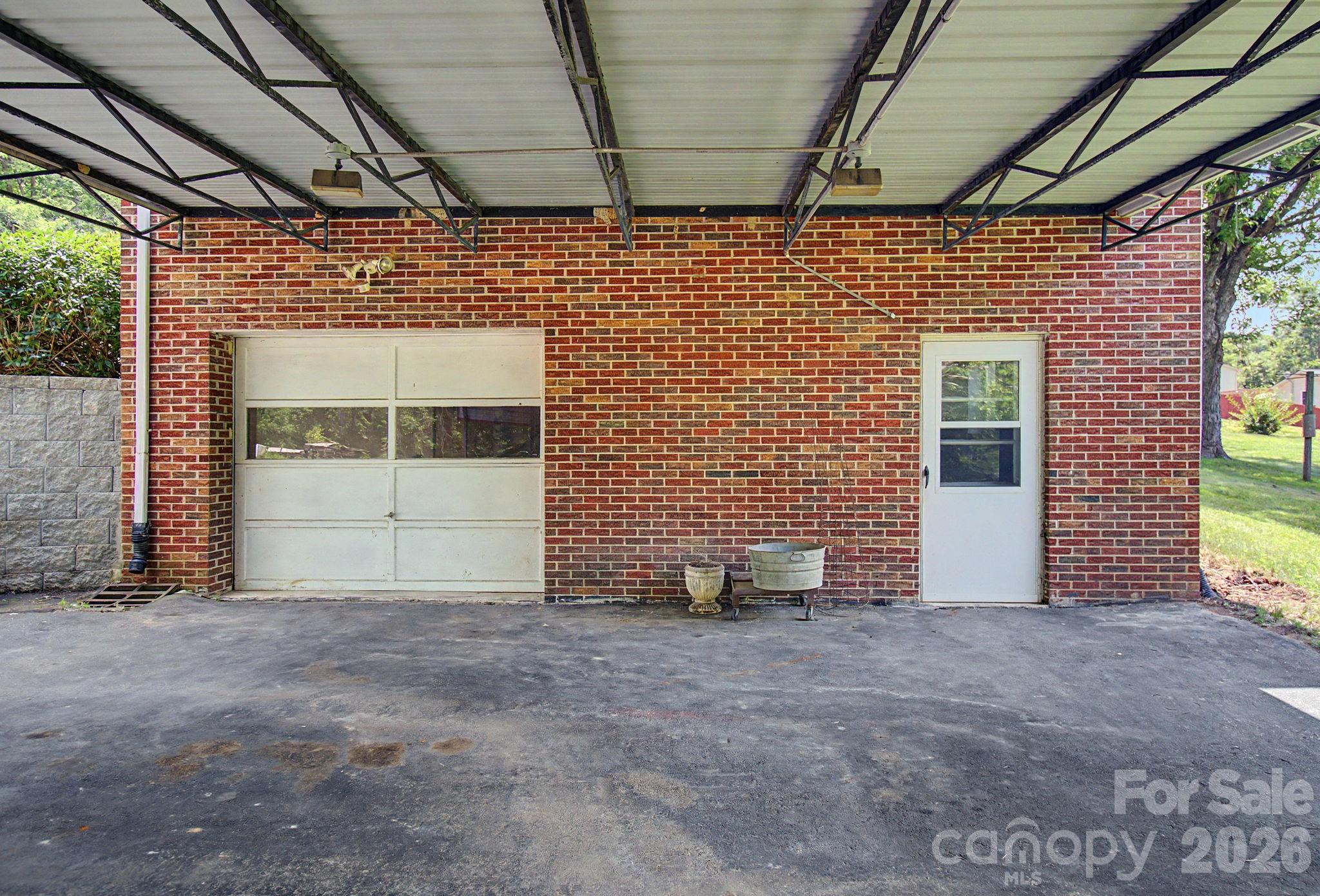 12 Webster Street — Weaverville