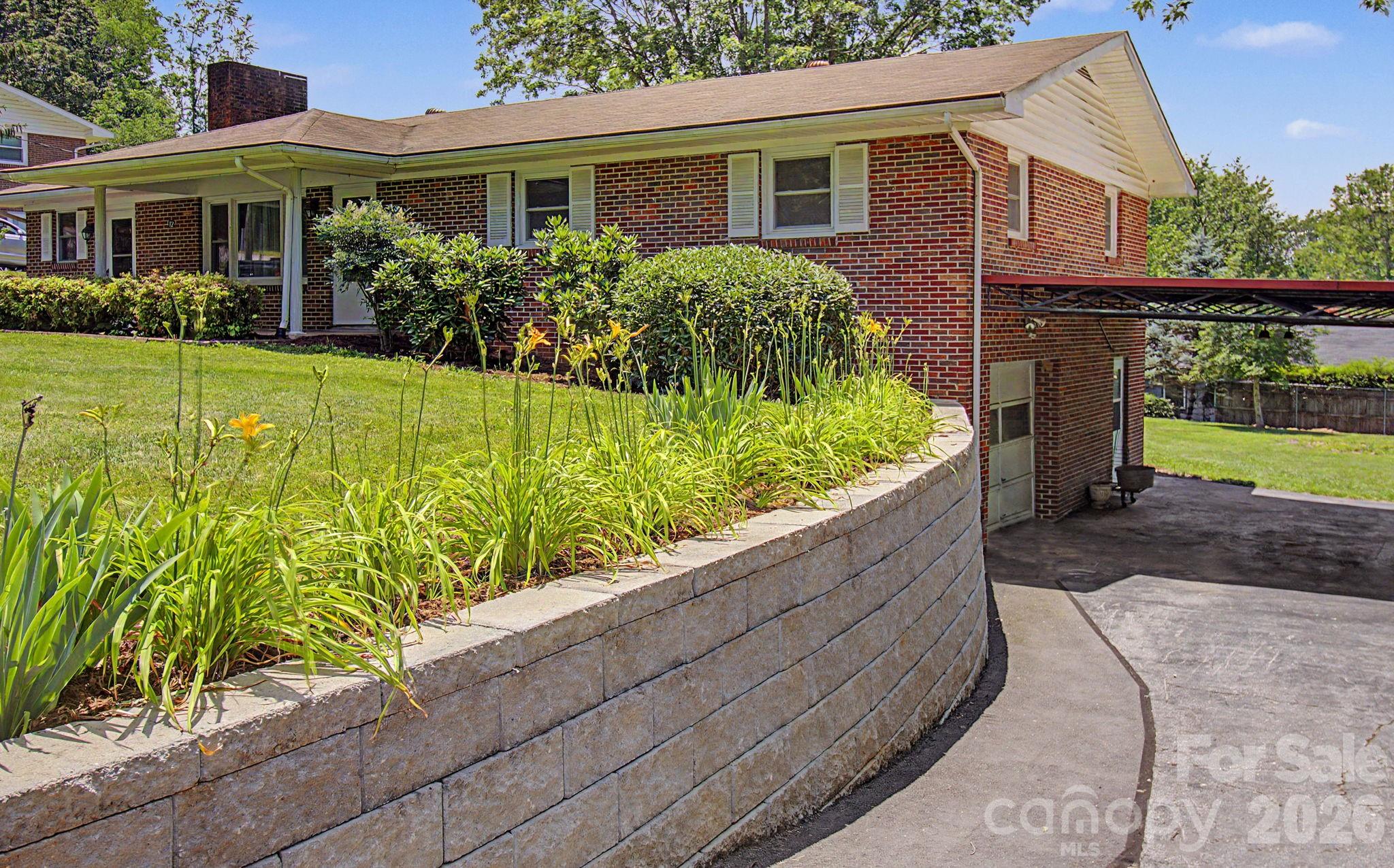 12 Webster Street — Weaverville
