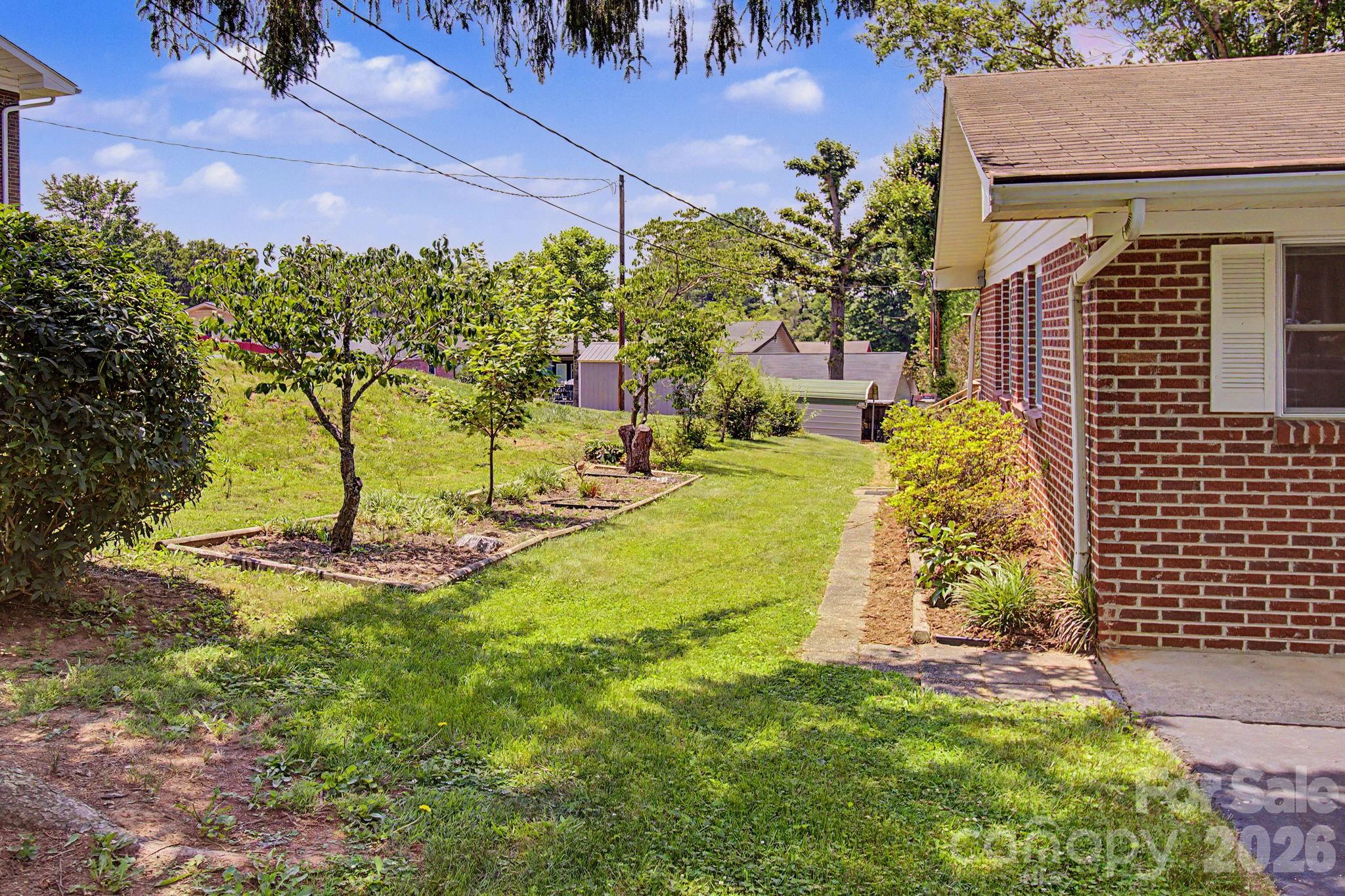12 Webster Street — Weaverville