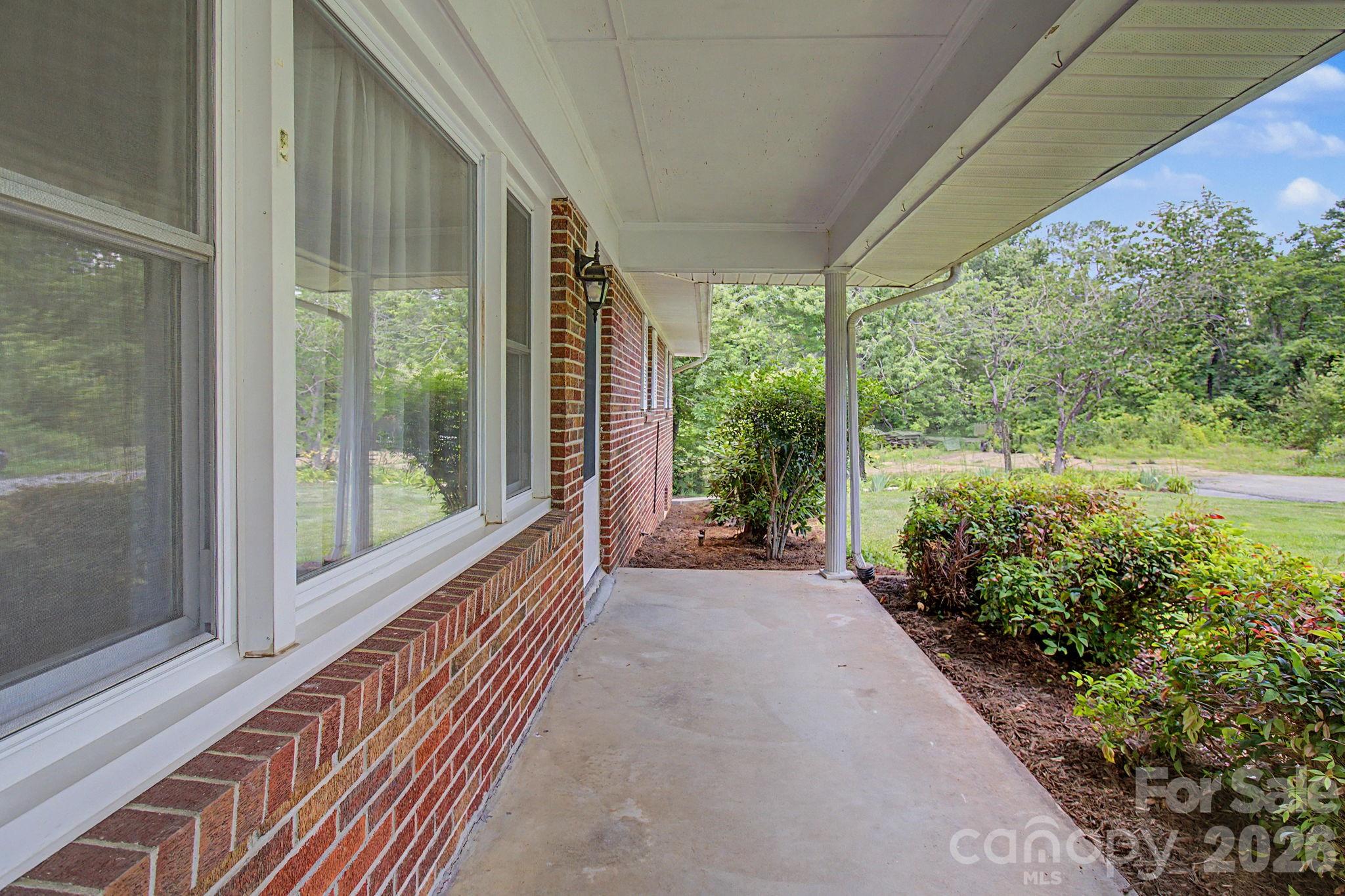 12 Webster Street — Weaverville