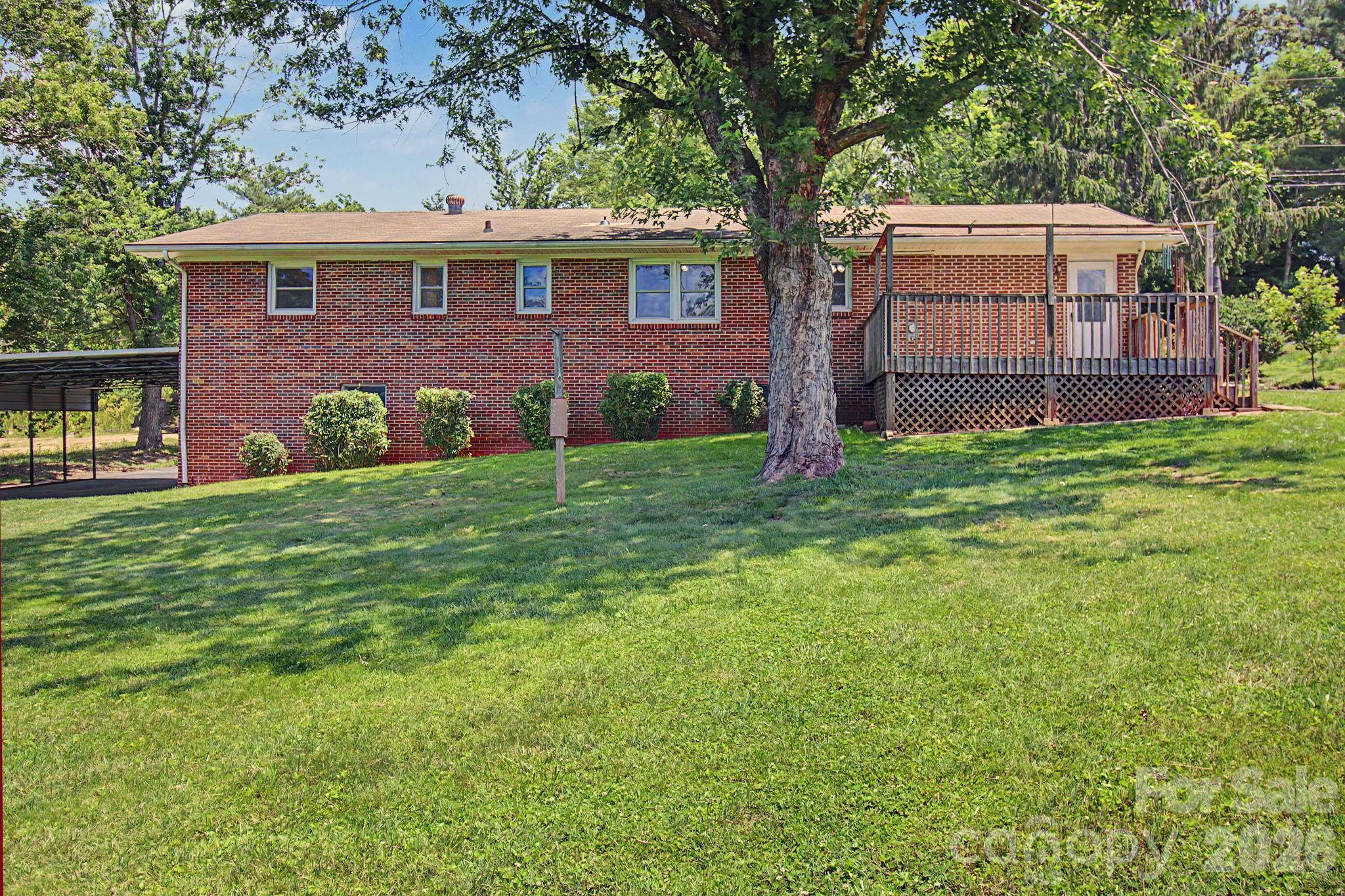 12 Webster Street — Weaverville