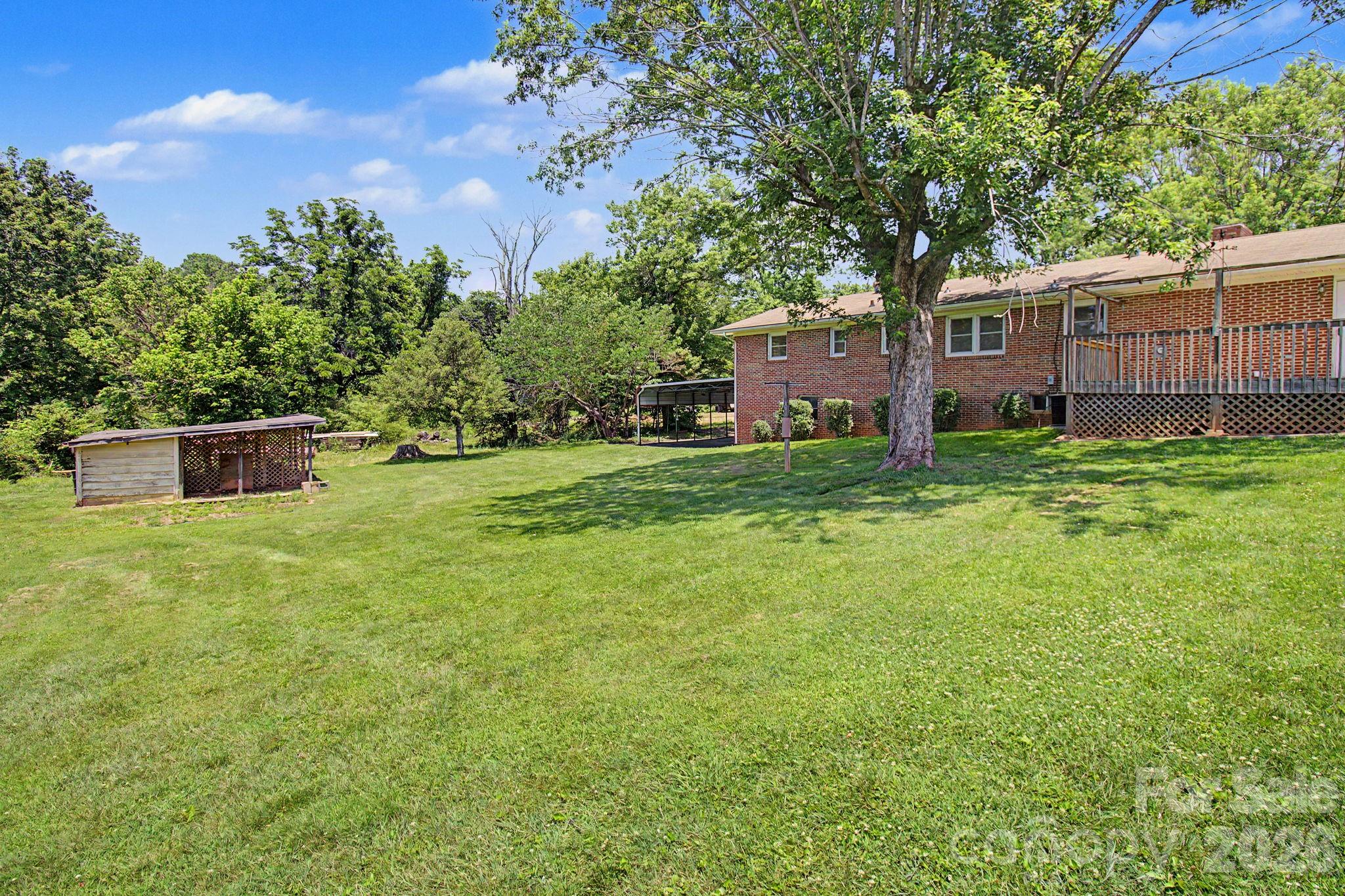 12 Webster Street — Weaverville