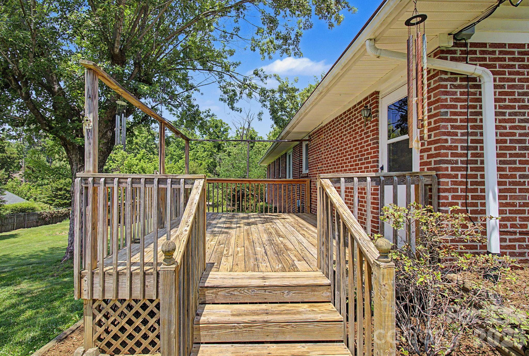 12 Webster Street — Weaverville