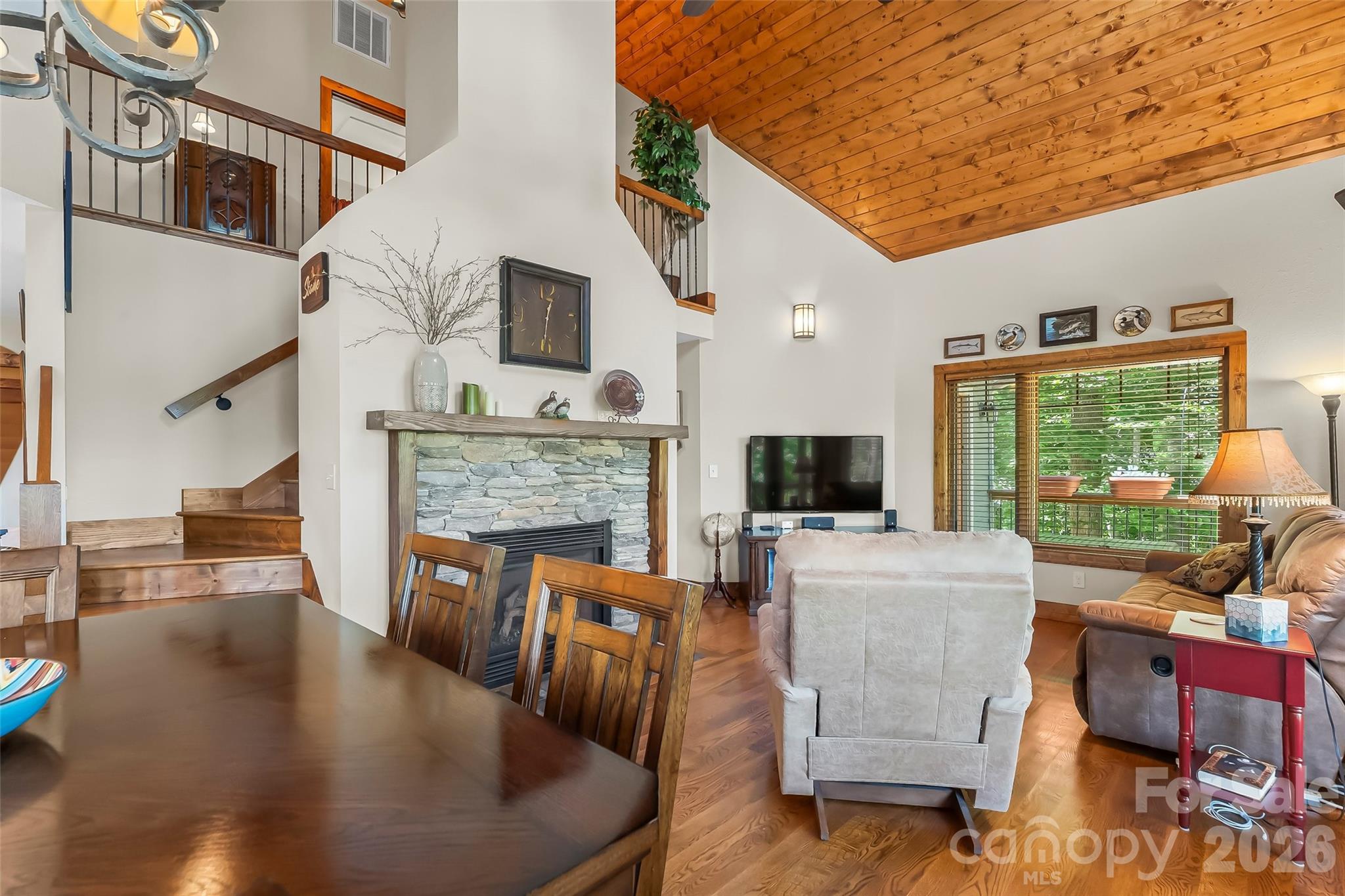 590 Larkhaven Drive — Nebo