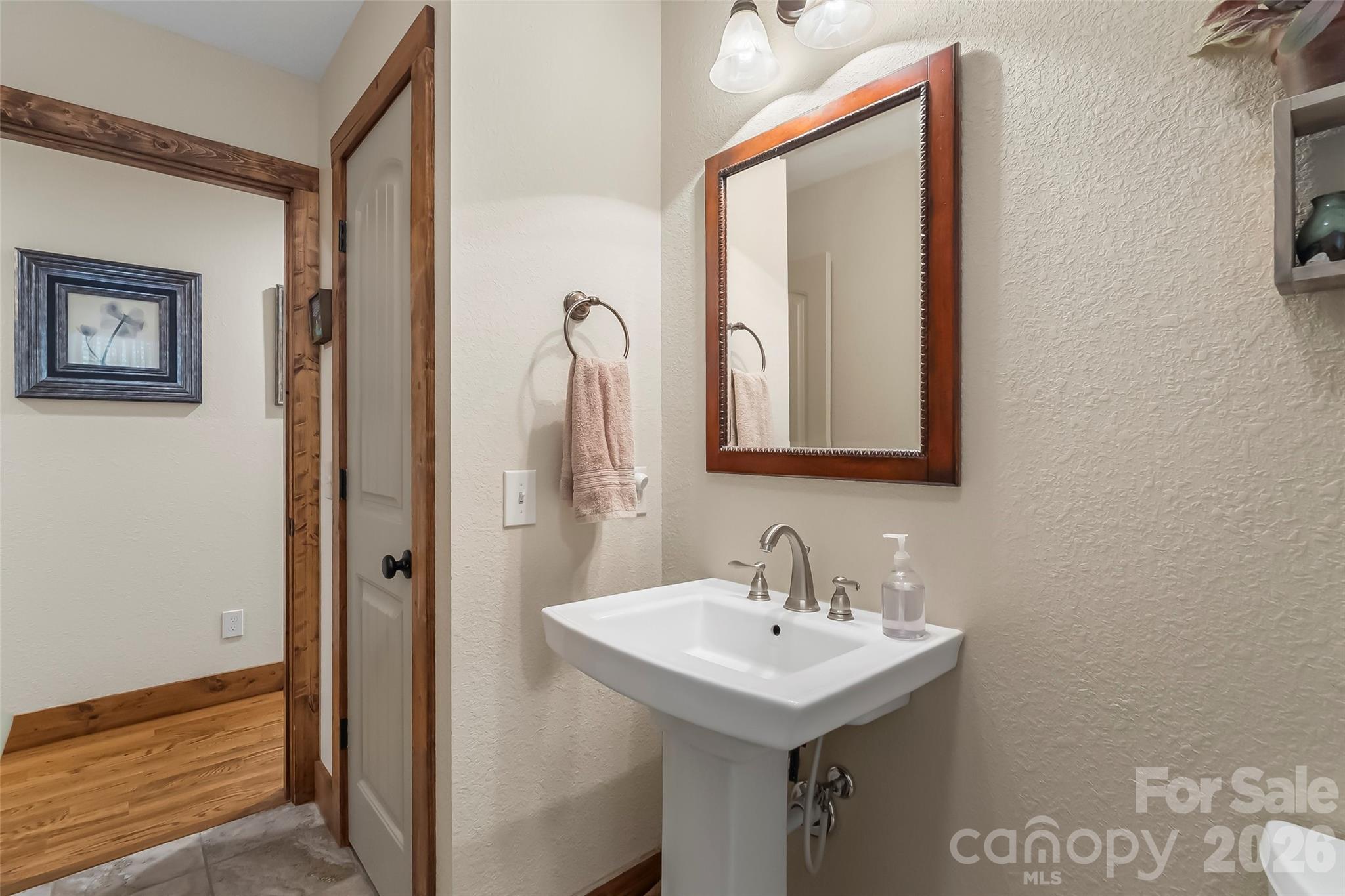590 Larkhaven Drive — Nebo