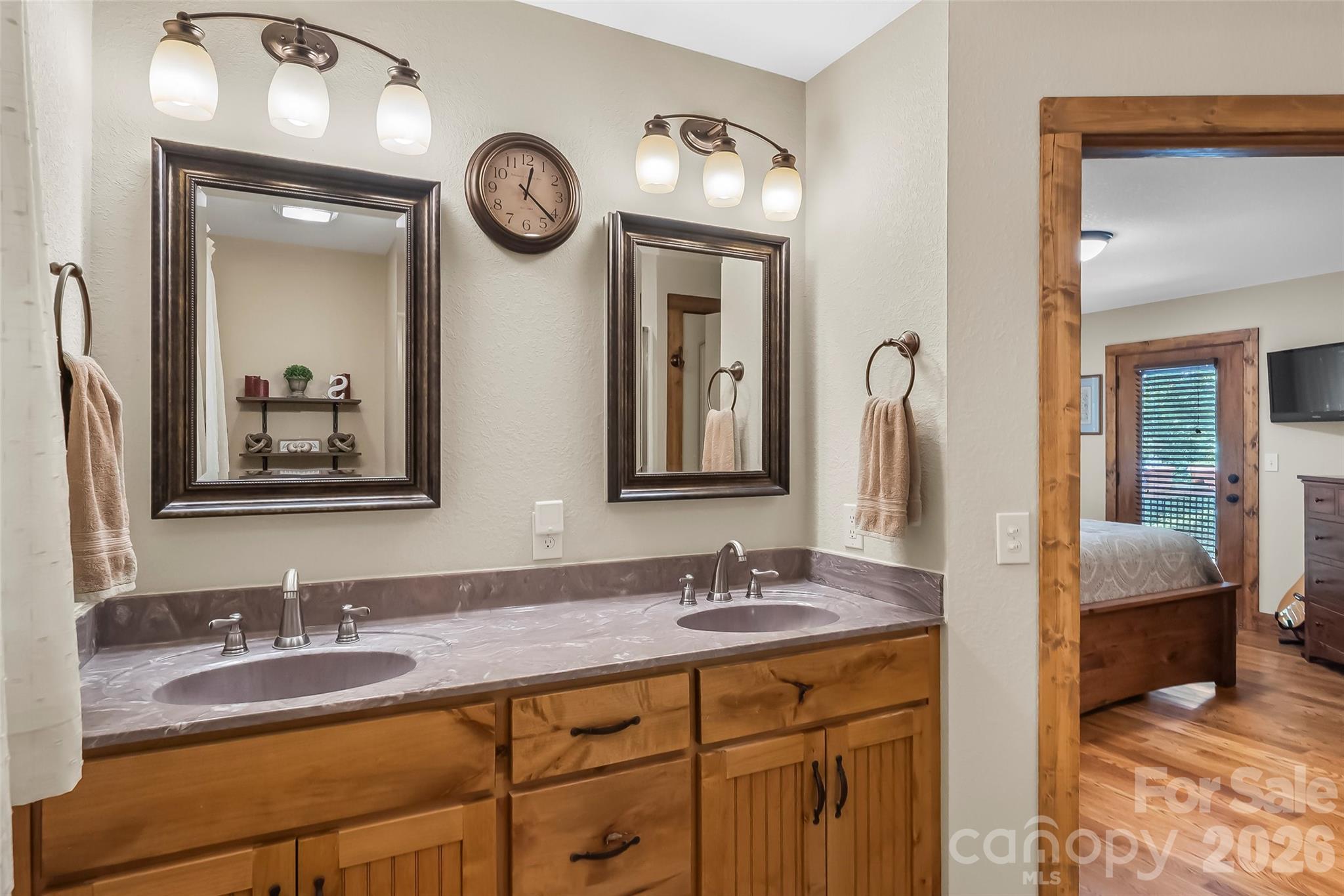 590 Larkhaven Drive — Nebo