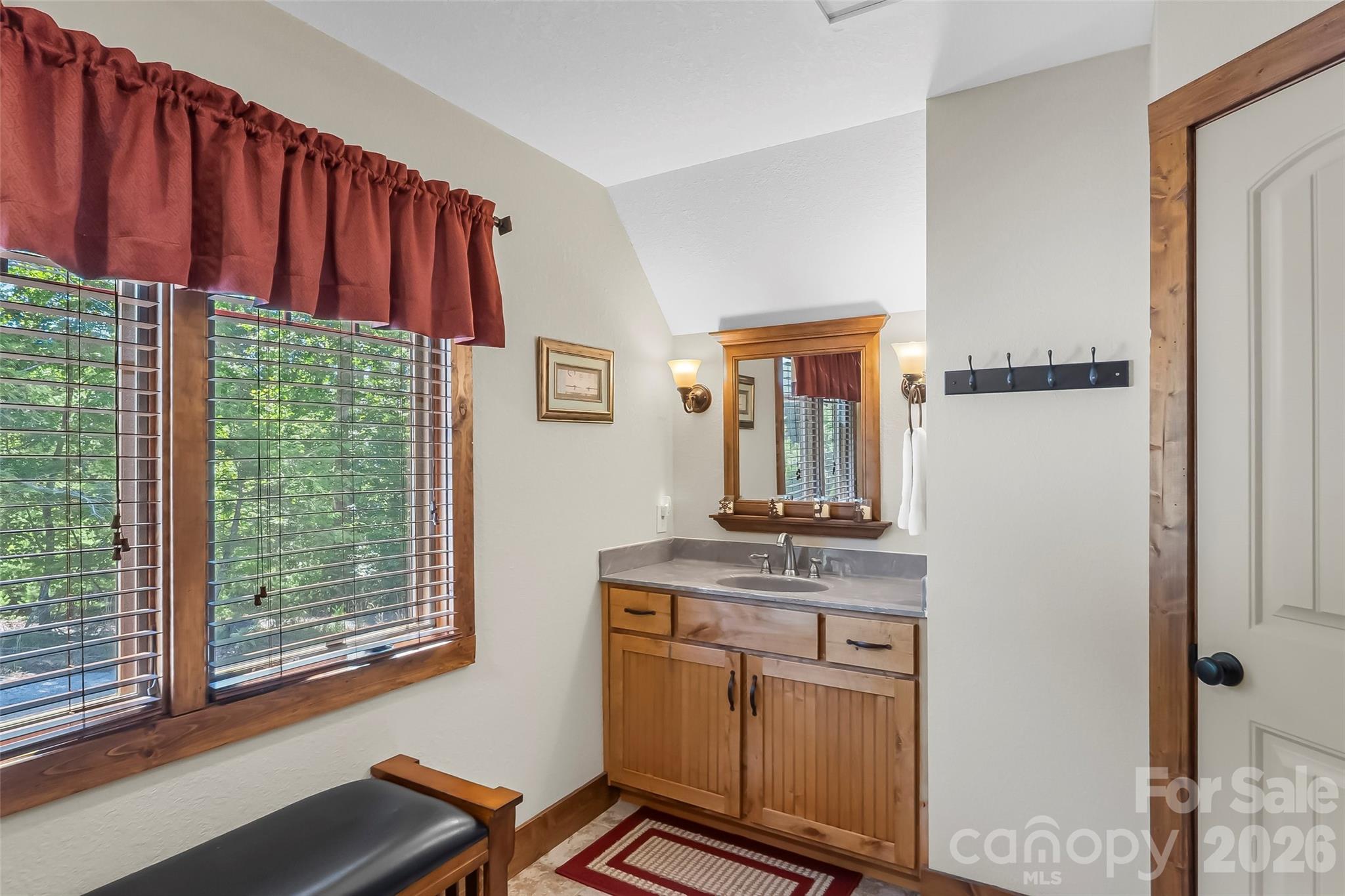 590 Larkhaven Drive — Nebo