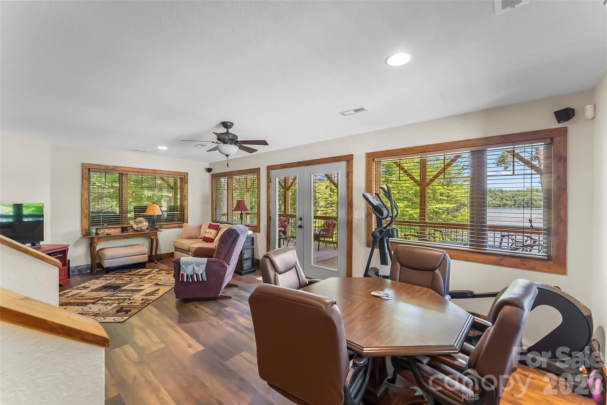 590 Larkhaven Drive — Nebo