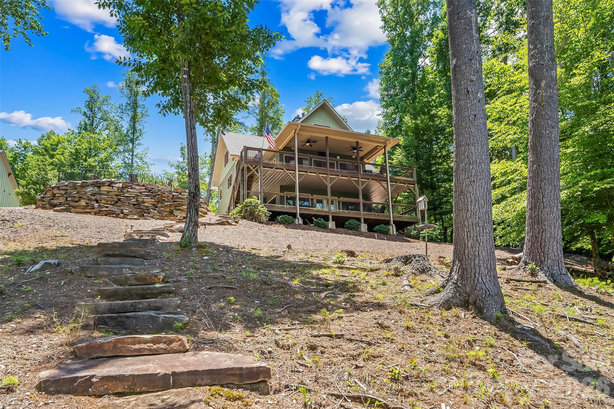 590 Larkhaven Drive — Nebo