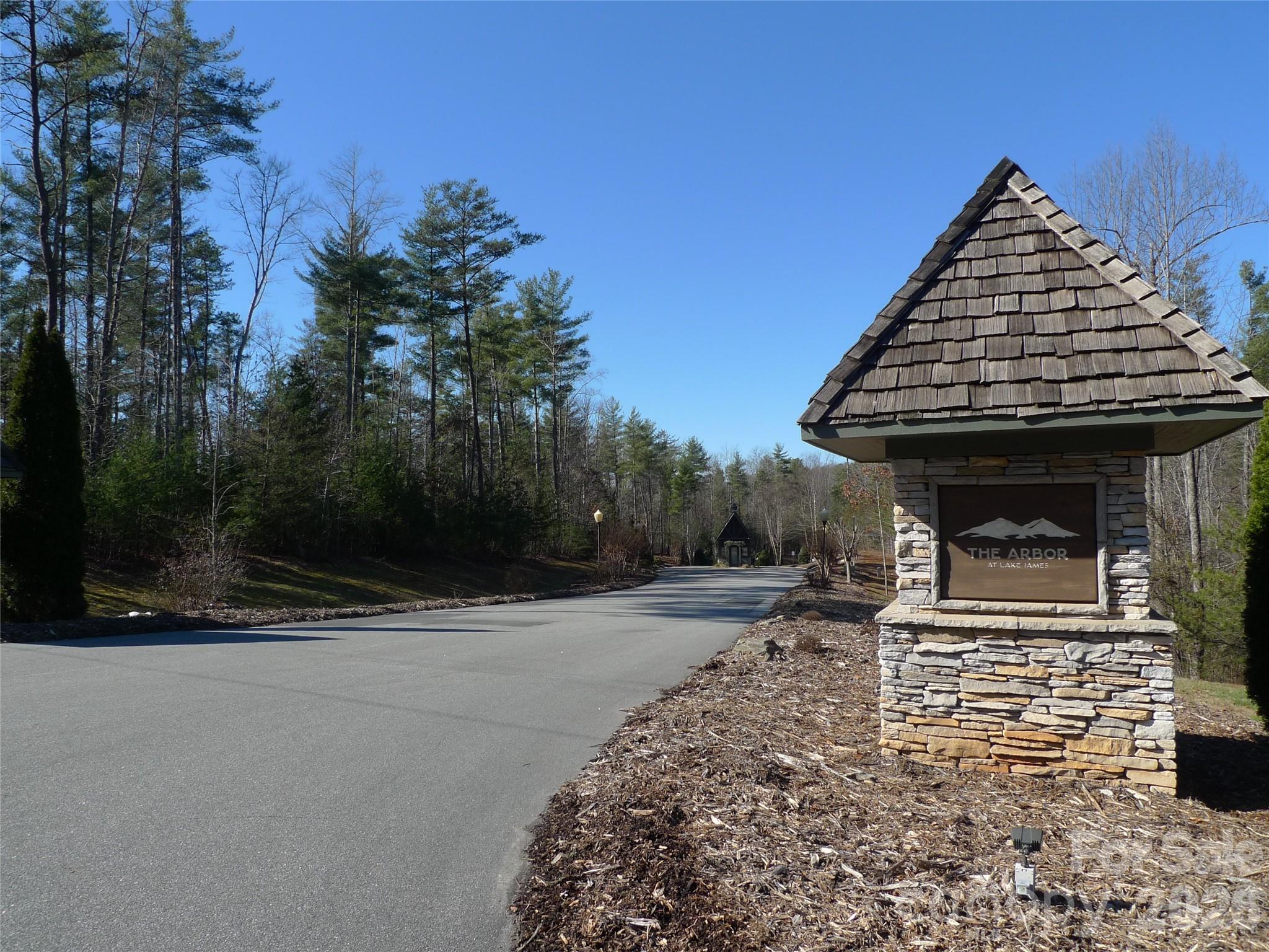 590 Larkhaven Drive — Nebo