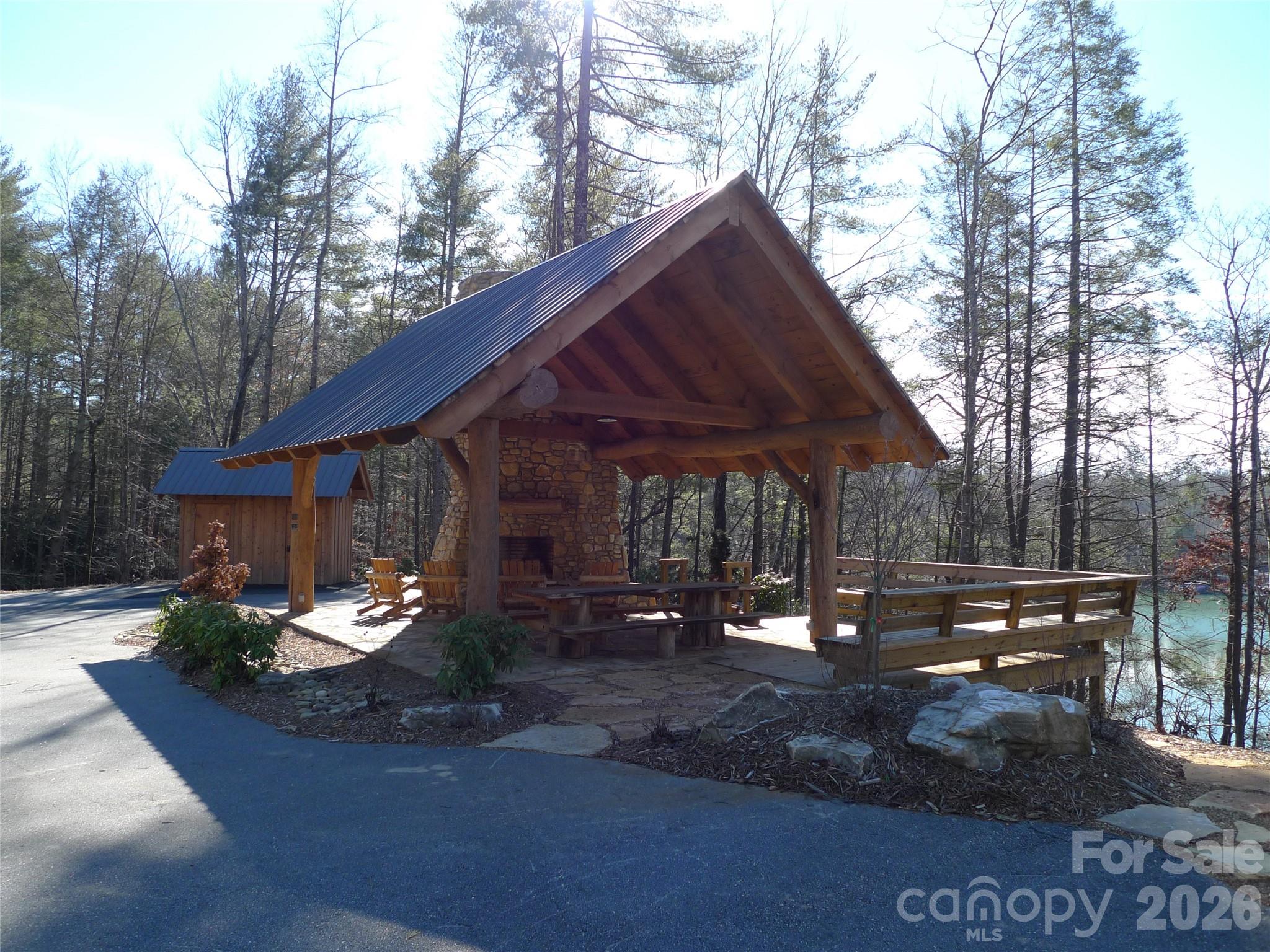 590 Larkhaven Drive — Nebo