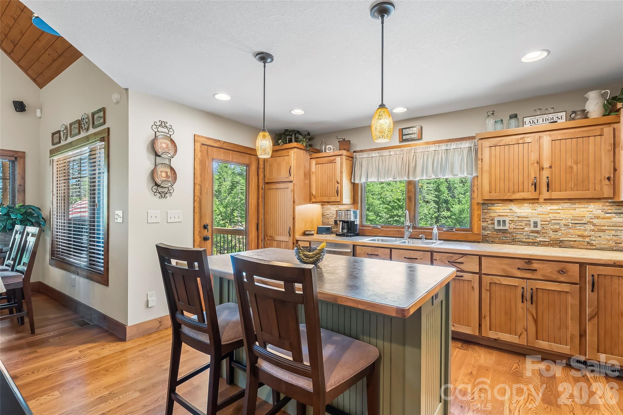 590 Larkhaven Drive — Nebo