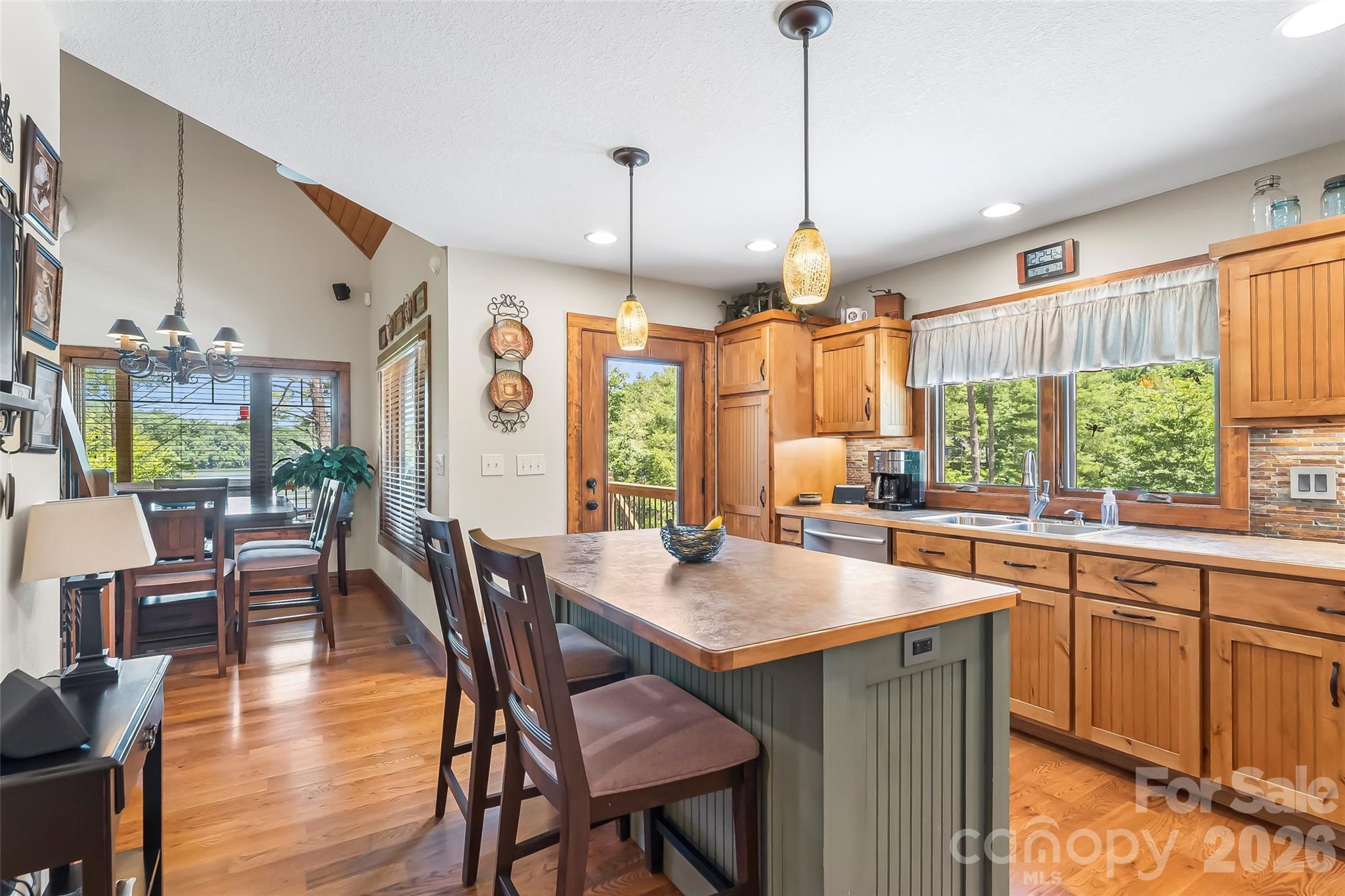 590 Larkhaven Drive — Nebo