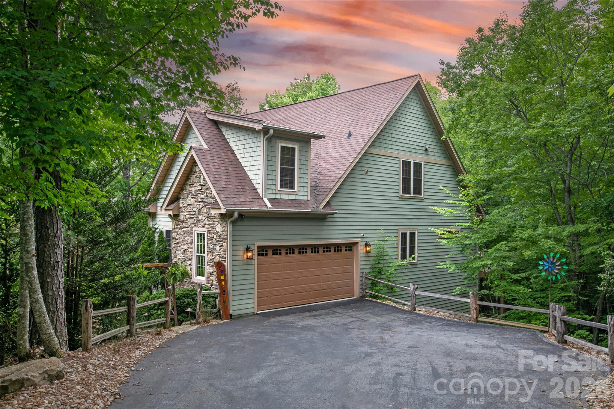 72 Tludatsi Court — Brevard