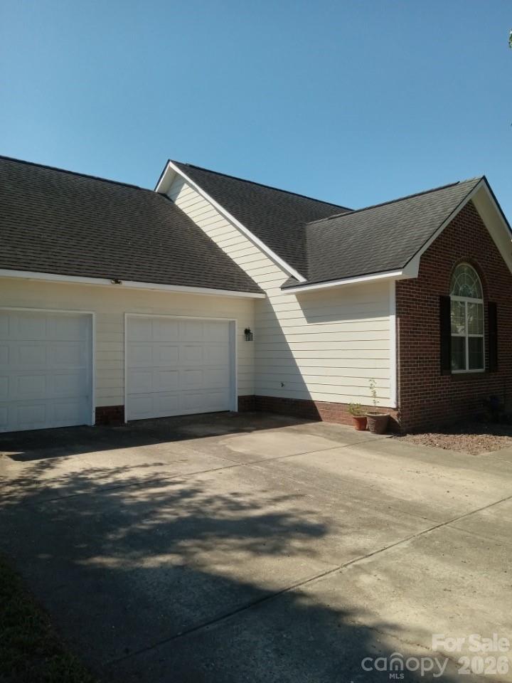 5529 WALKING Trail — Hope Mills