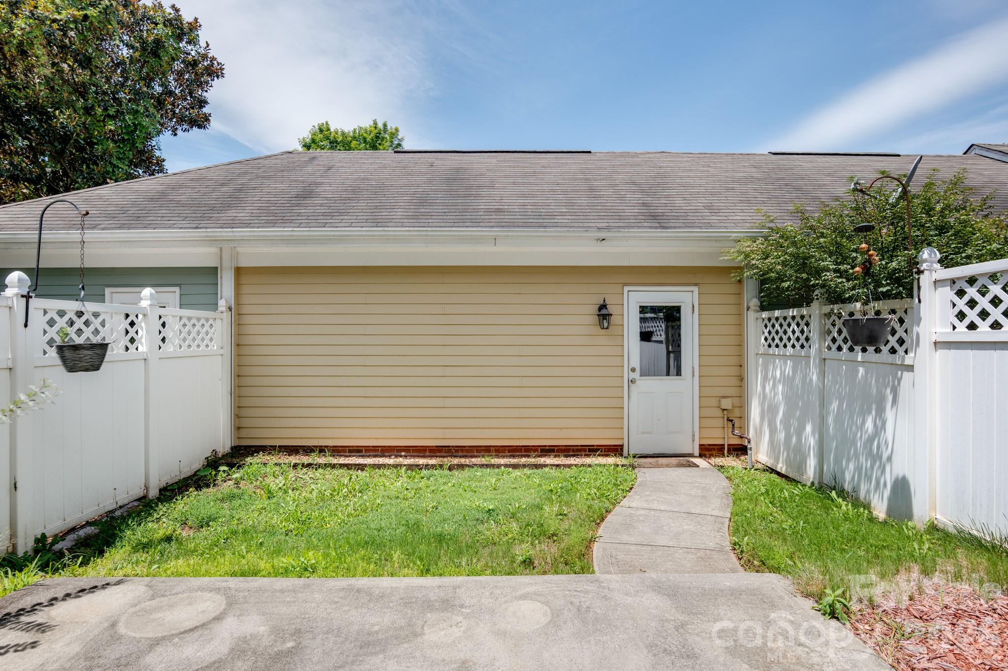 814 Cattaloochee Lane — Huntersville