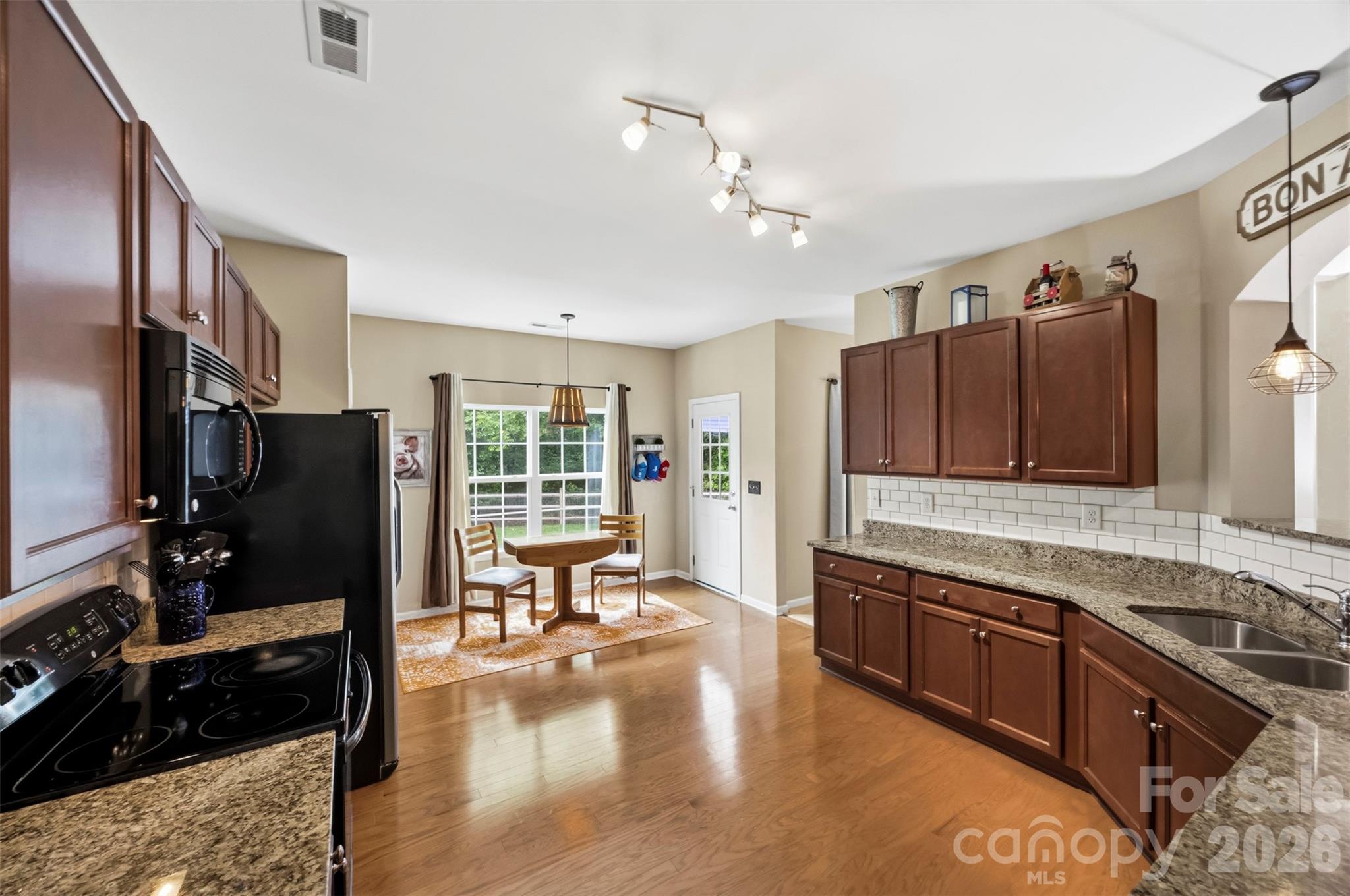 8526 Summer Serenade Drive — Huntersville