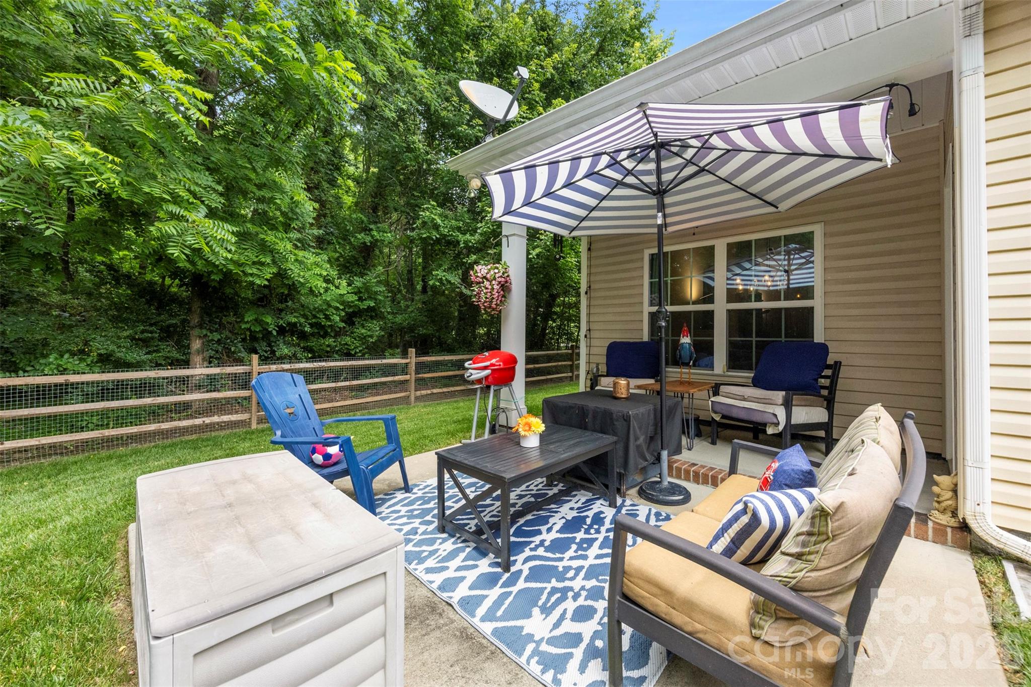 8526 Summer Serenade Drive — Huntersville