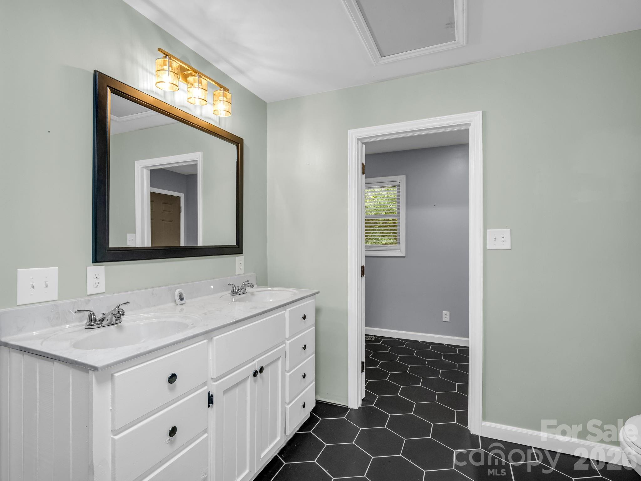 103 Ross Road — Shelby
