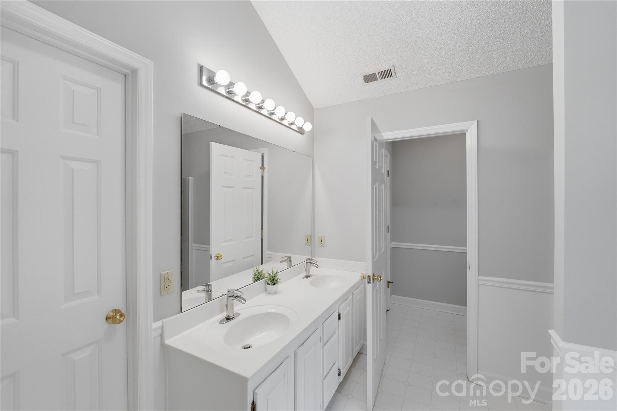5038 Scaleybark Court — Indian Trail