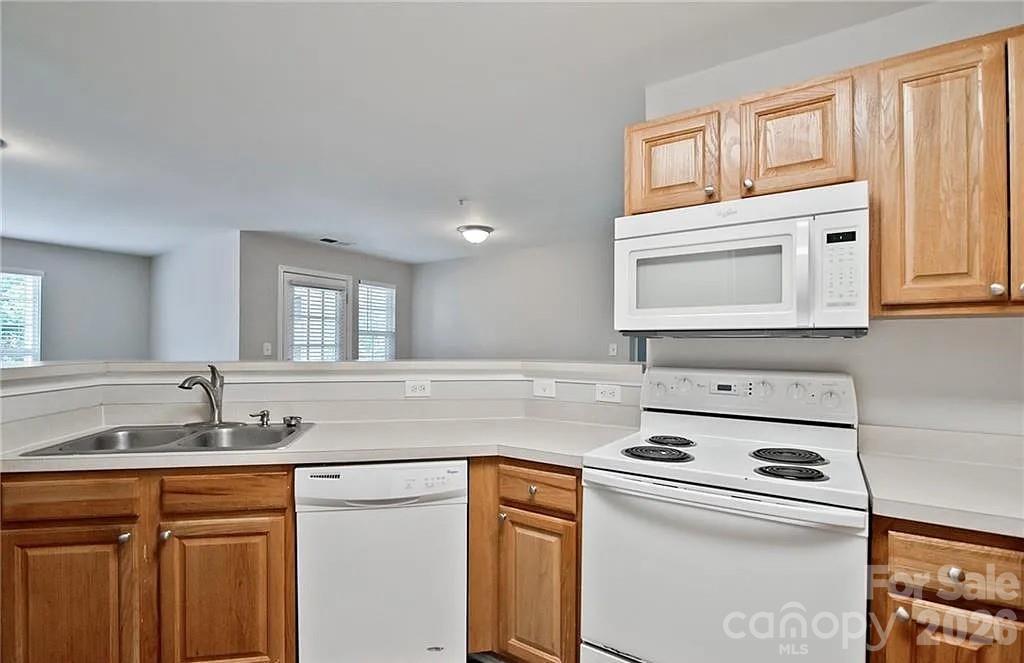 9810 Campus Walk Lane #H — Charlotte