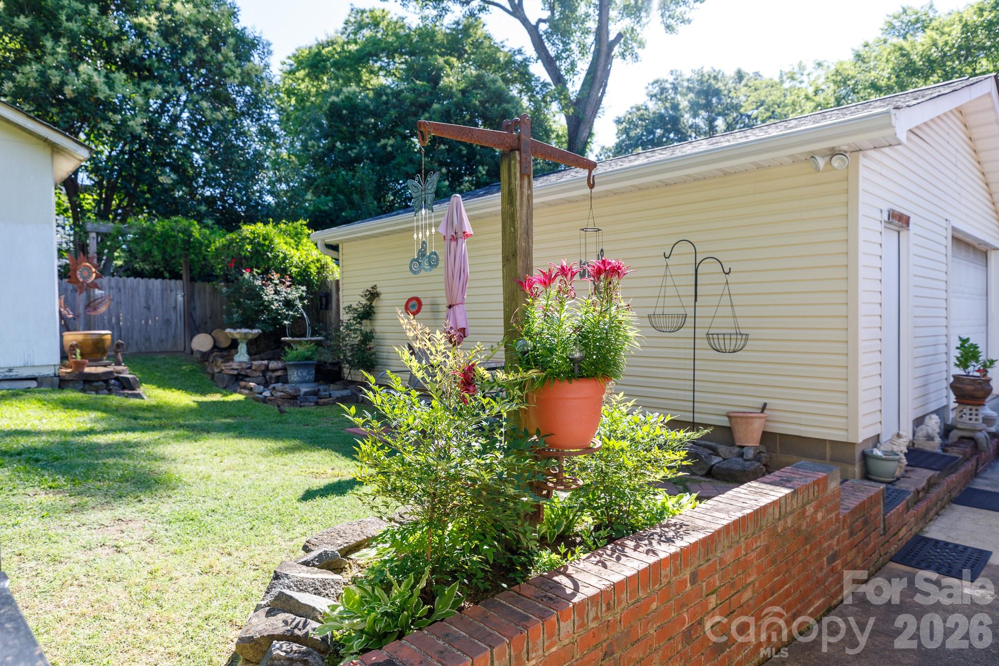 555 E Black Street — Rock Hill