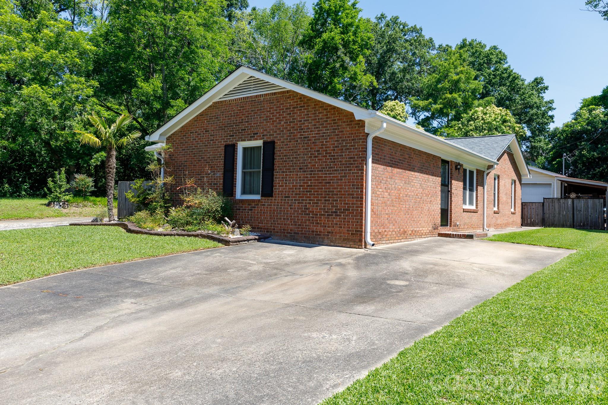 555 E Black Street — Rock Hill