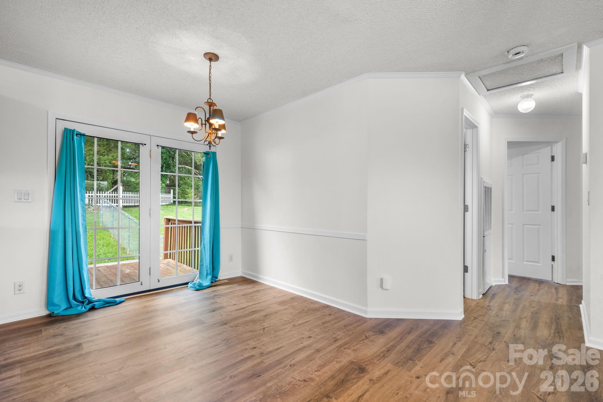 952 Eastern Ridge Drive — Newton