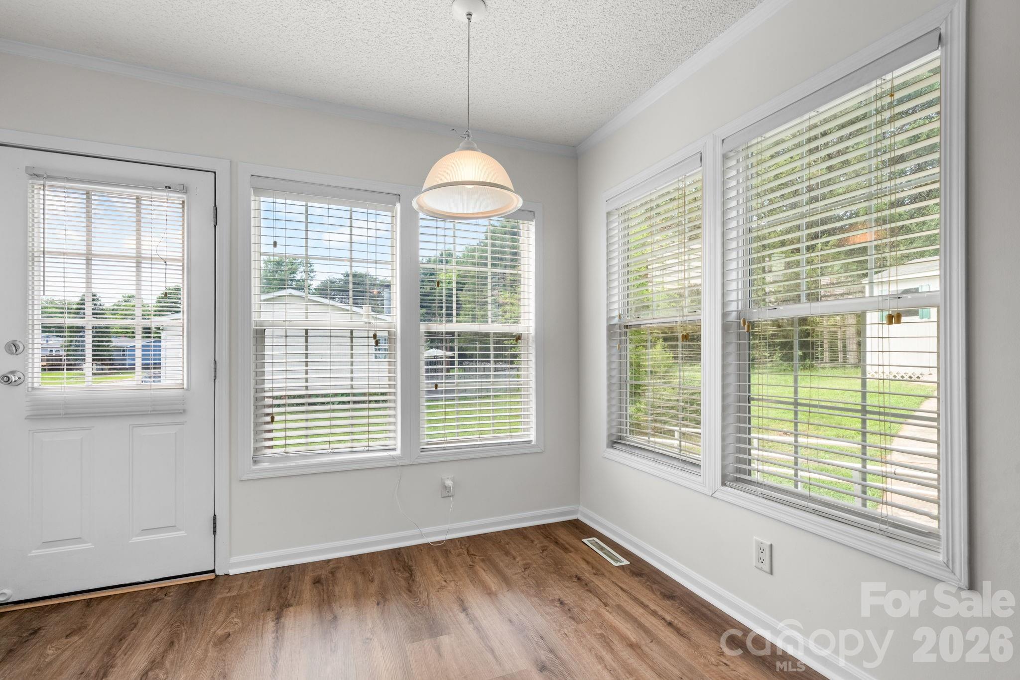 952 Eastern Ridge Drive — Newton