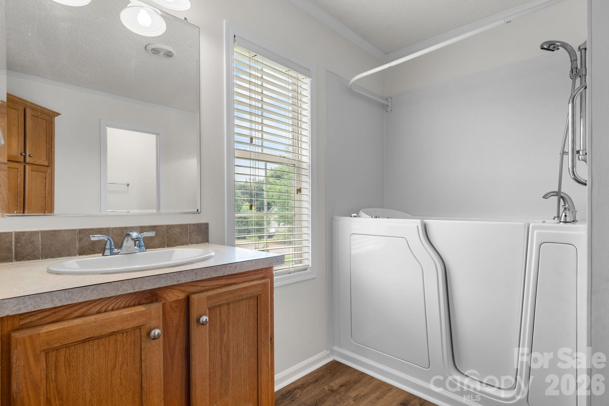 952 Eastern Ridge Drive — Newton