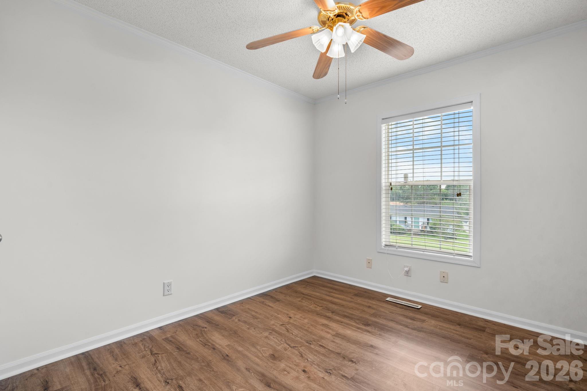952 Eastern Ridge Drive — Newton