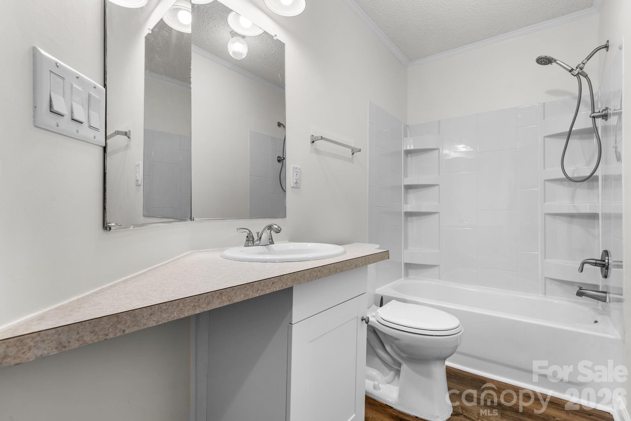 952 Eastern Ridge Drive — Newton