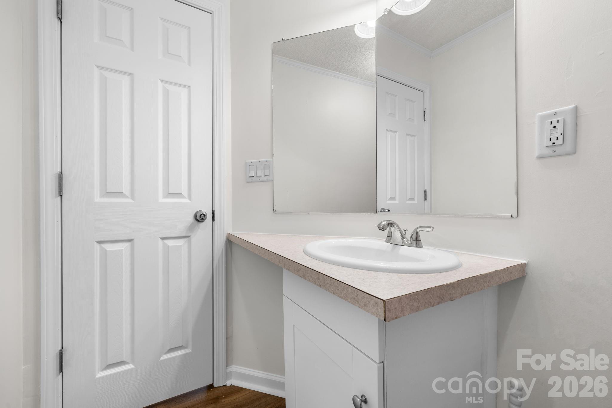 952 Eastern Ridge Drive — Newton