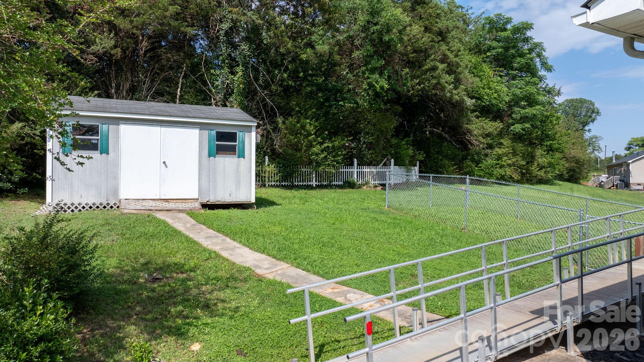 952 Eastern Ridge Drive — Newton