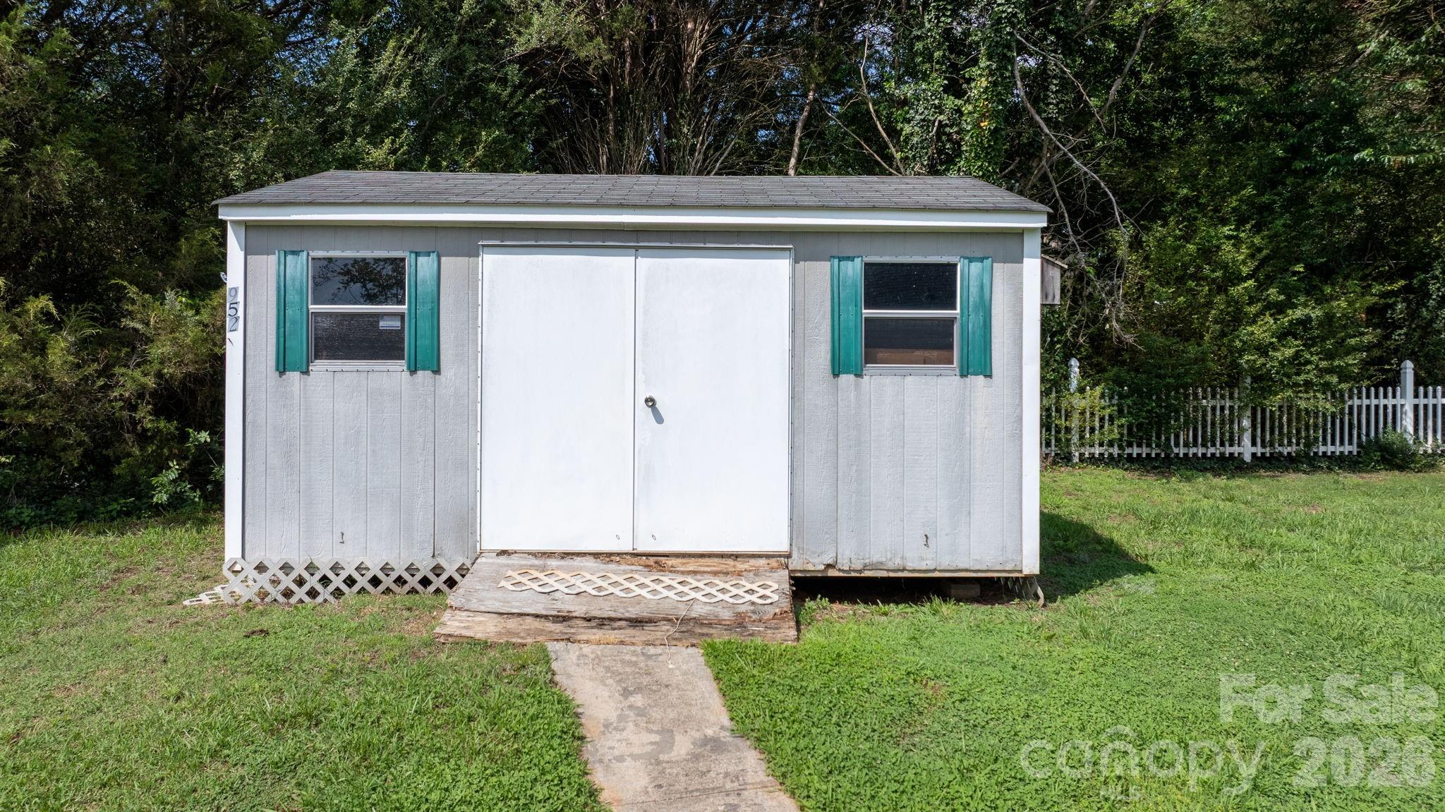 952 Eastern Ridge Drive — Newton