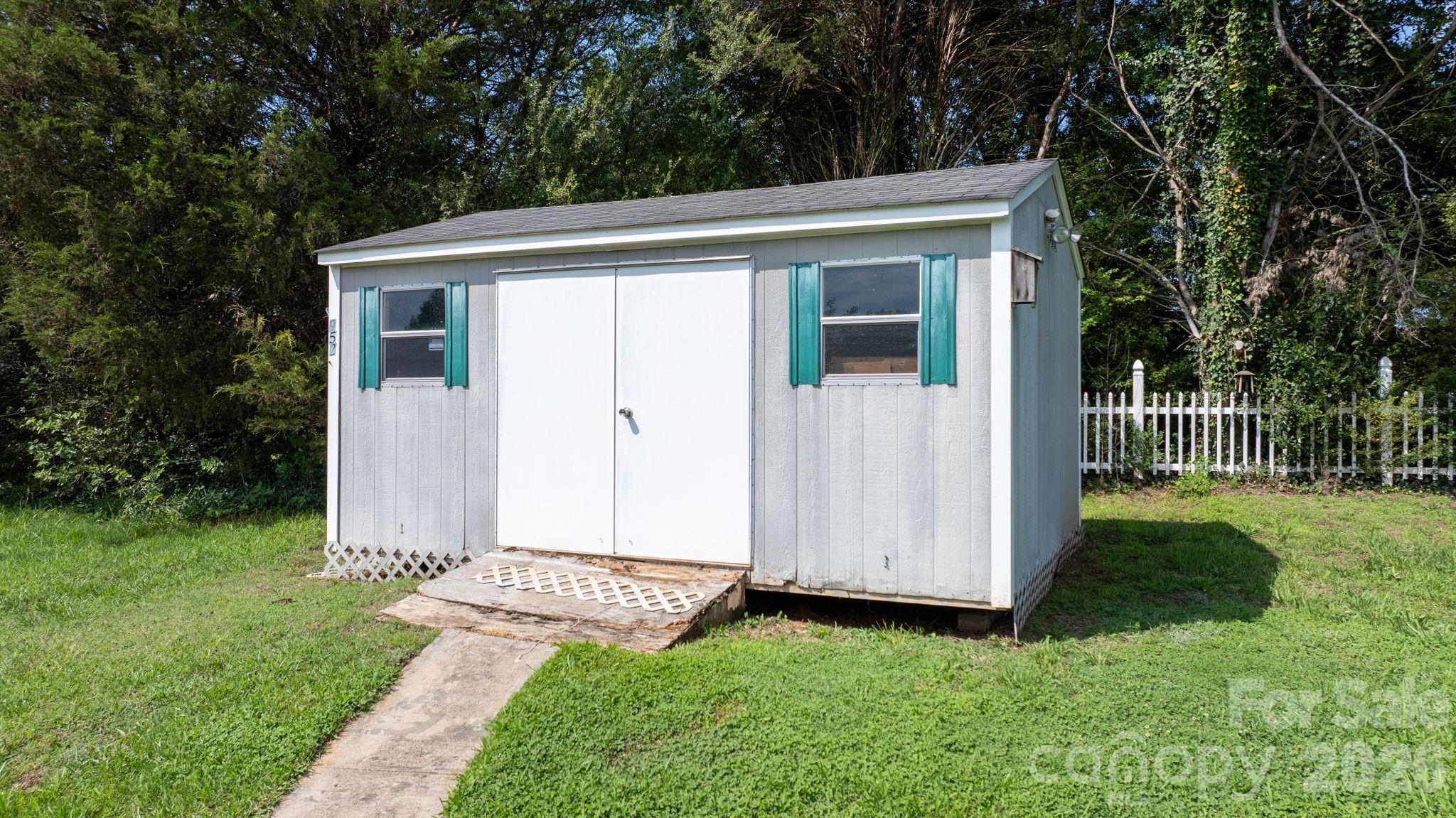 952 Eastern Ridge Drive — Newton