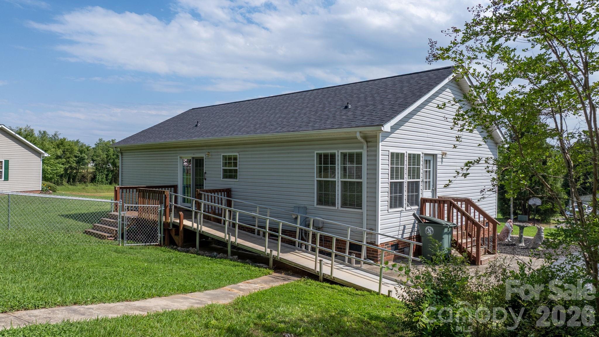 952 Eastern Ridge Drive — Newton