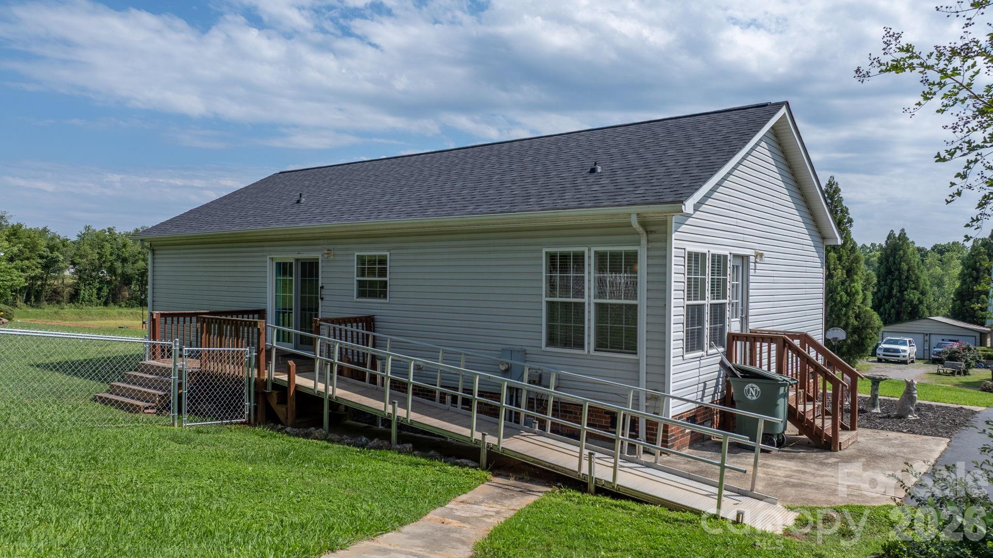 952 Eastern Ridge Drive — Newton
